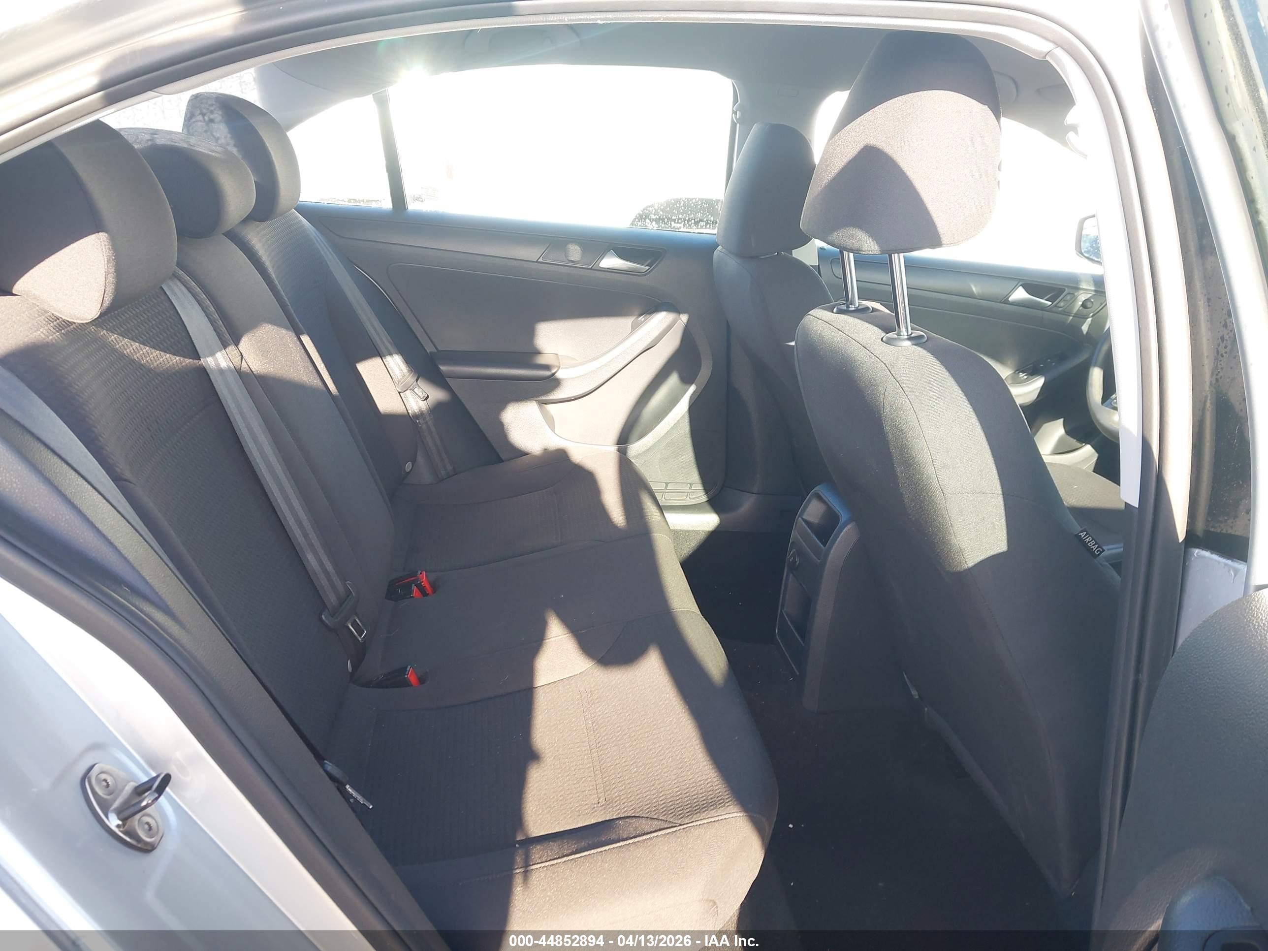 VOLKSWAGEN JETTA image 8