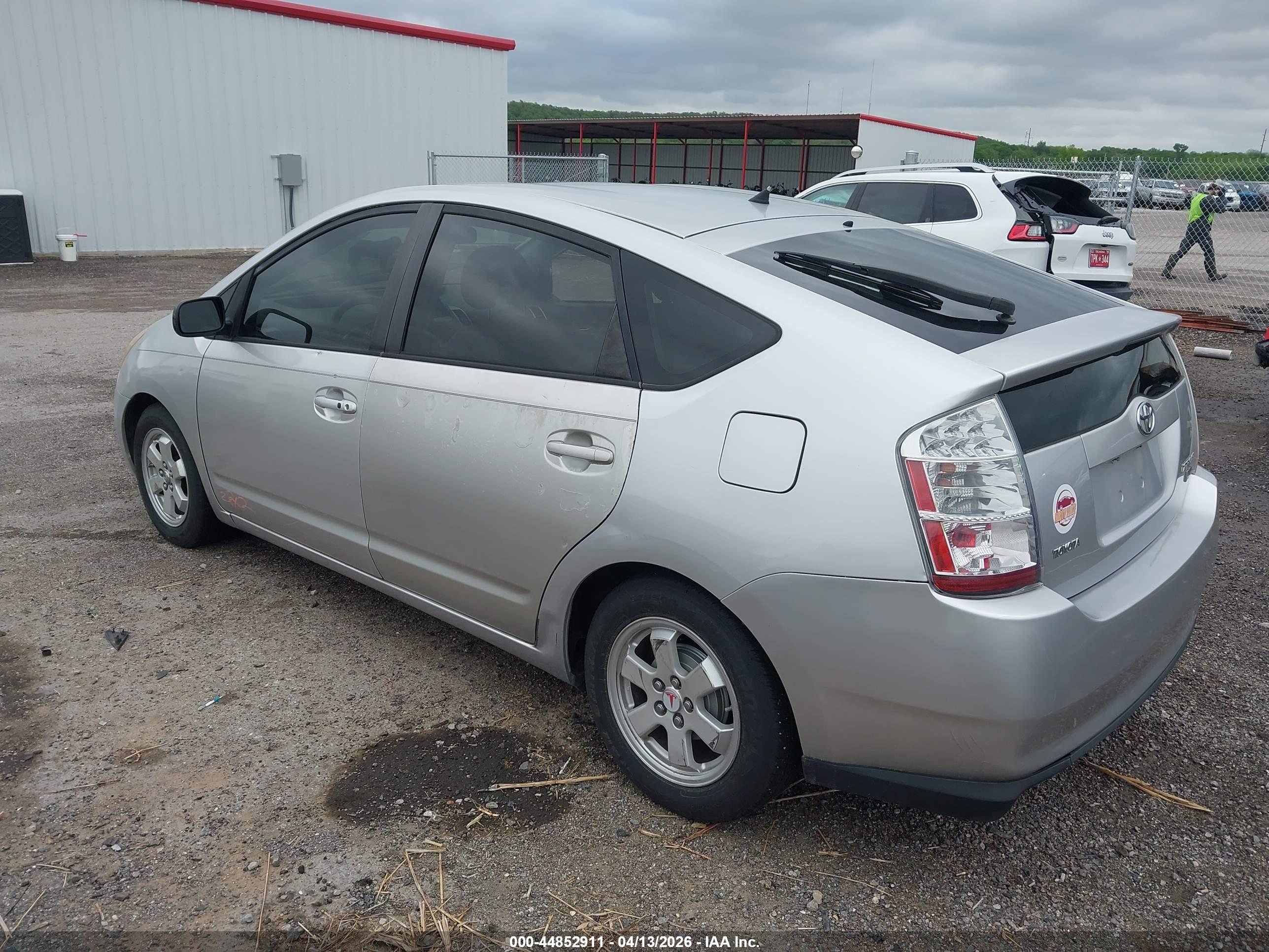 TOYOTA PRIUS image 3