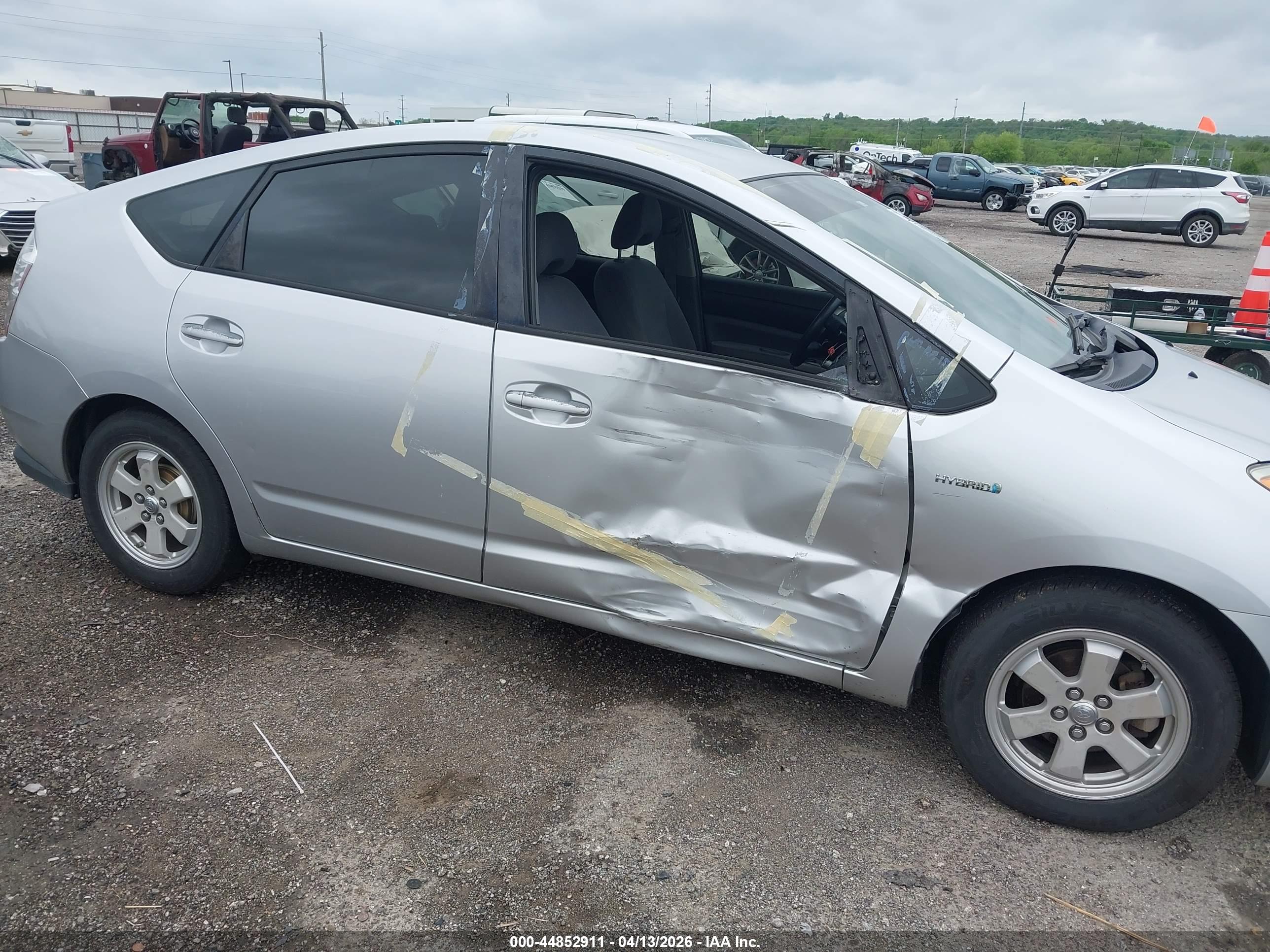 TOYOTA PRIUS image 6