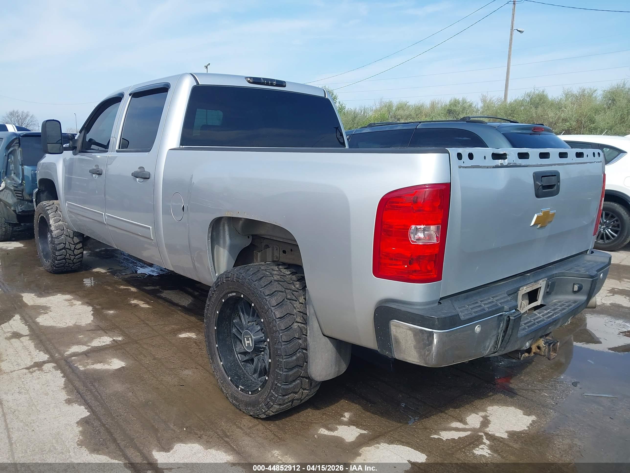 CHEVROLET SILVERADO image 3