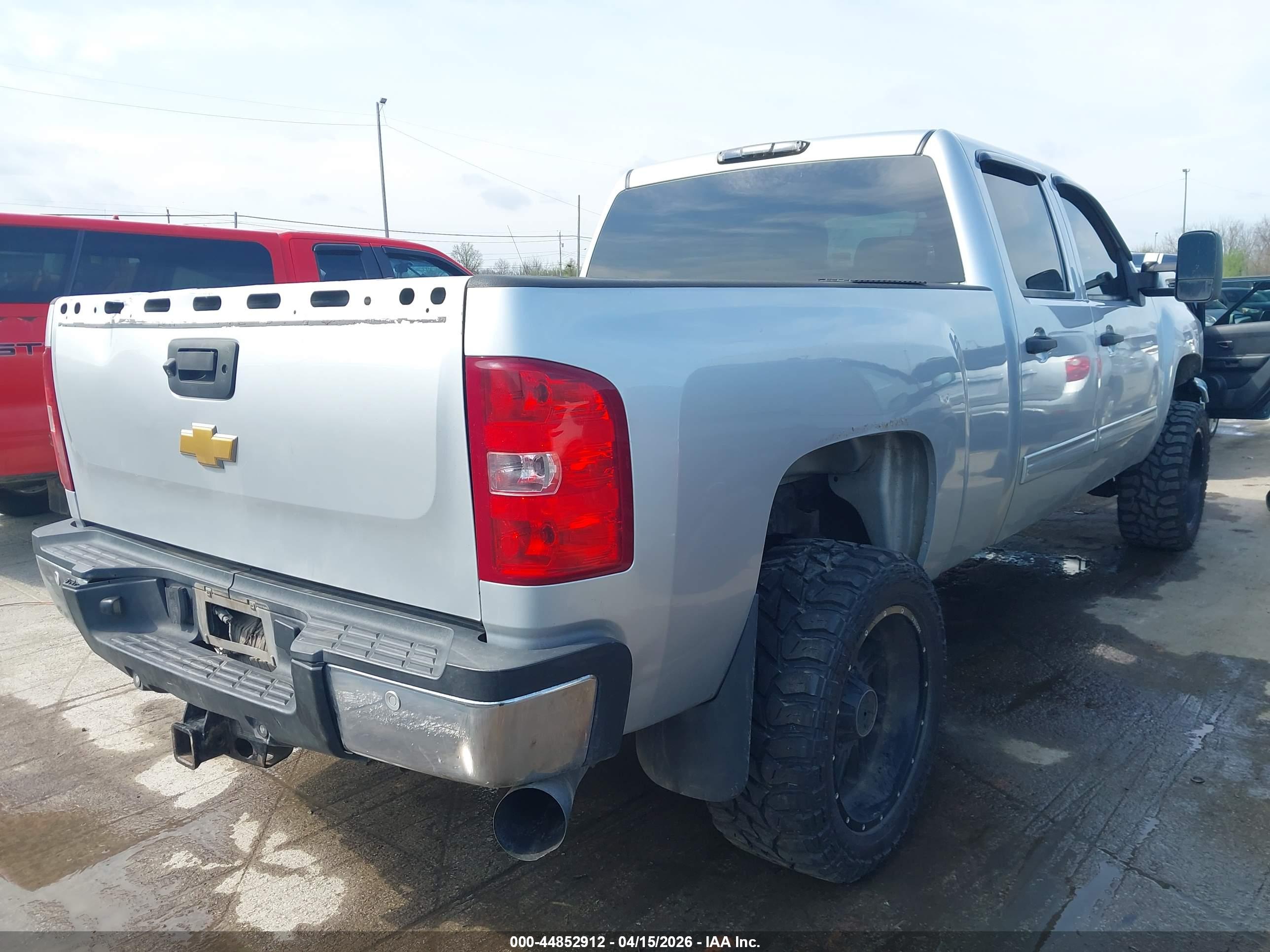 CHEVROLET SILVERADO image 4