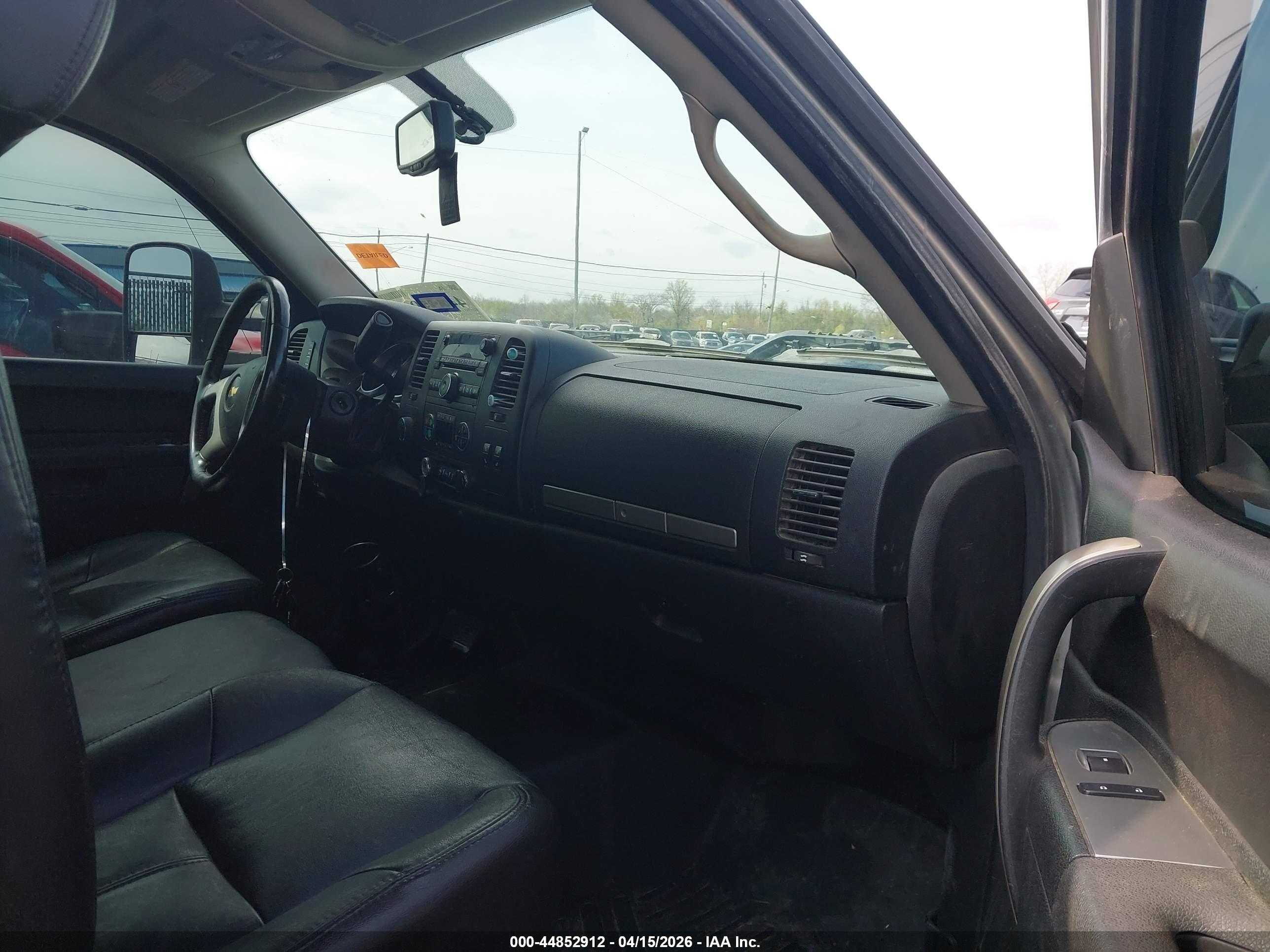 CHEVROLET SILVERADO image 5