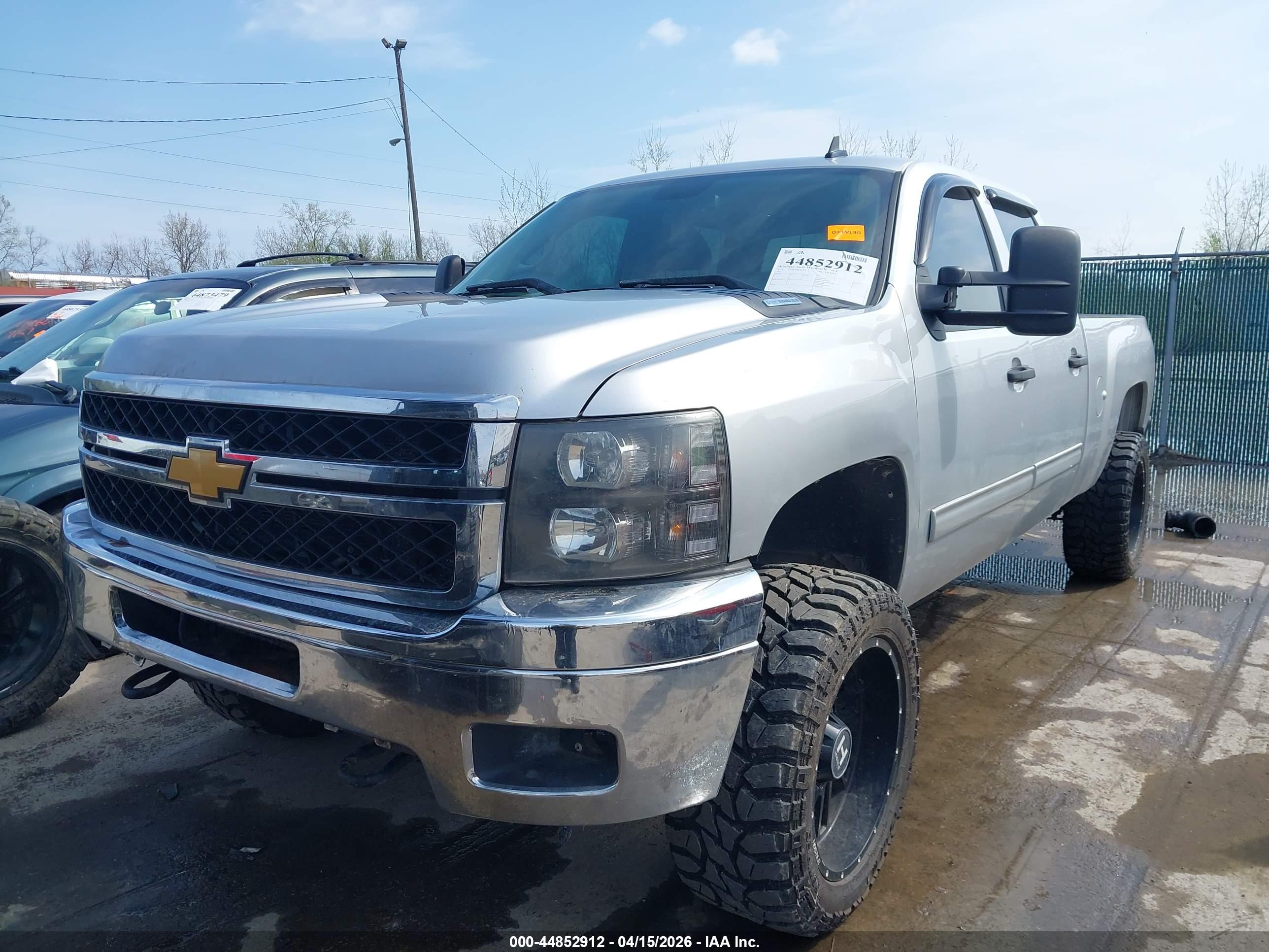 CHEVROLET SILVERADO image 6