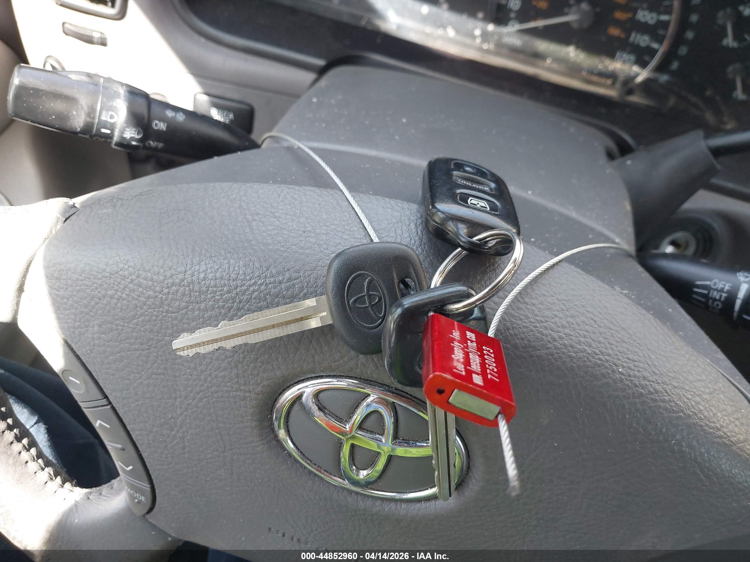 TOYOTA SEQUOIA image 11