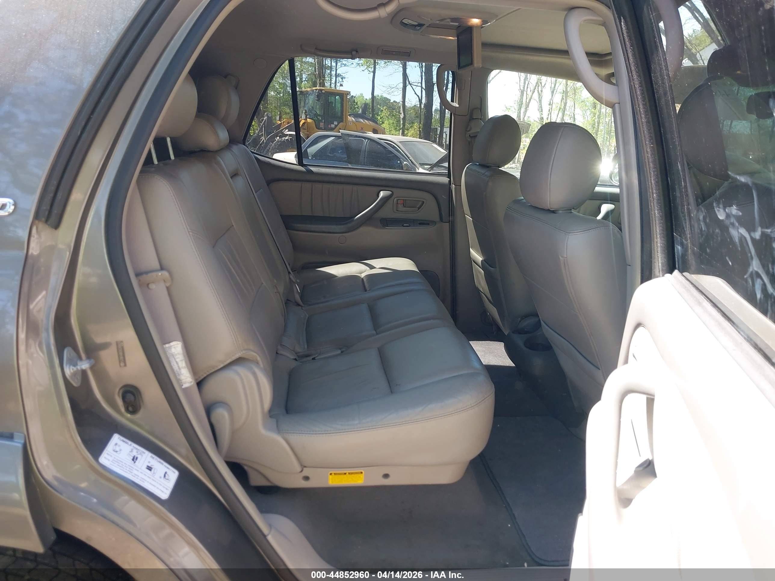 TOYOTA SEQUOIA image 8