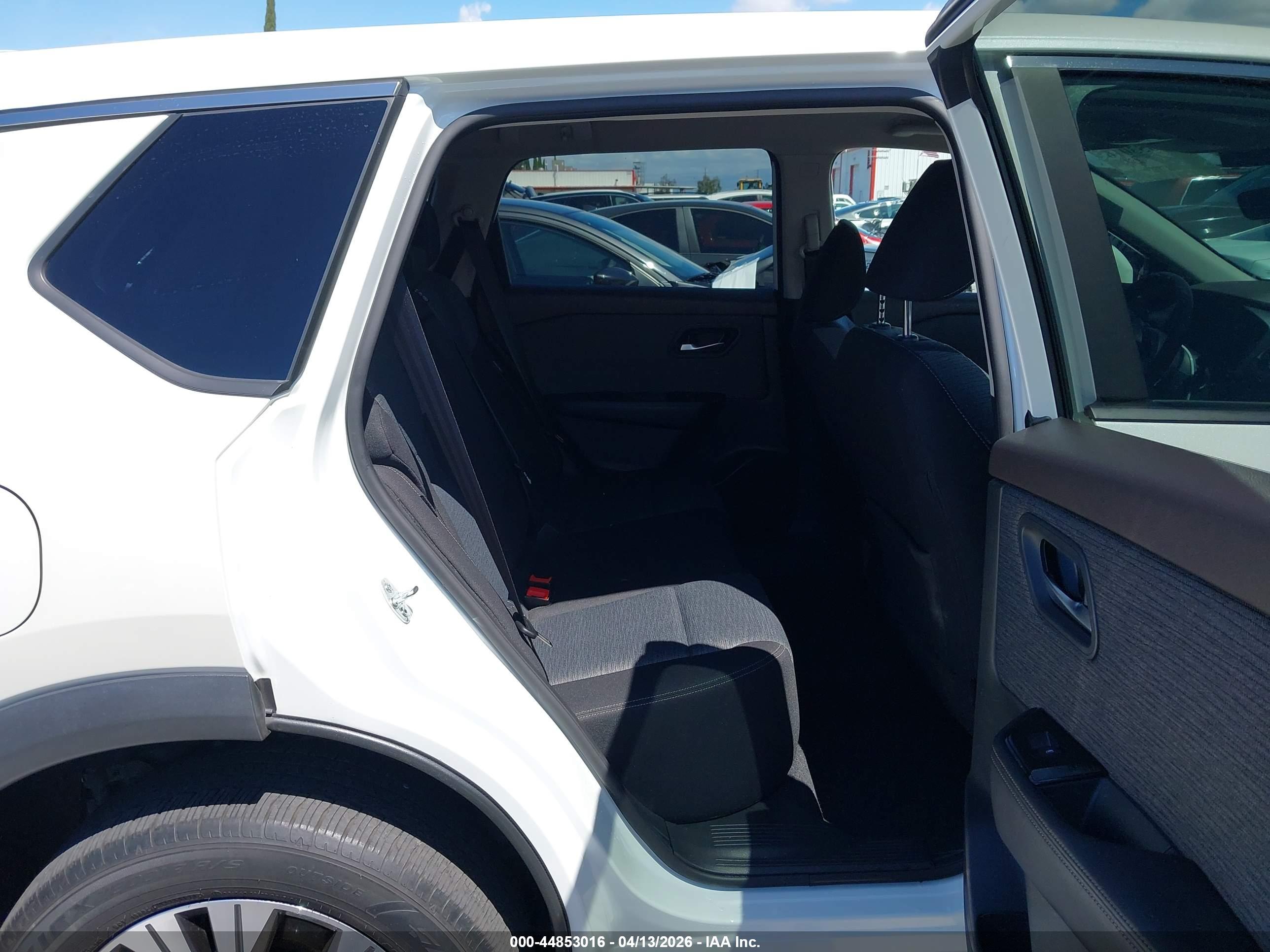 NISSAN ROGUE image 8
