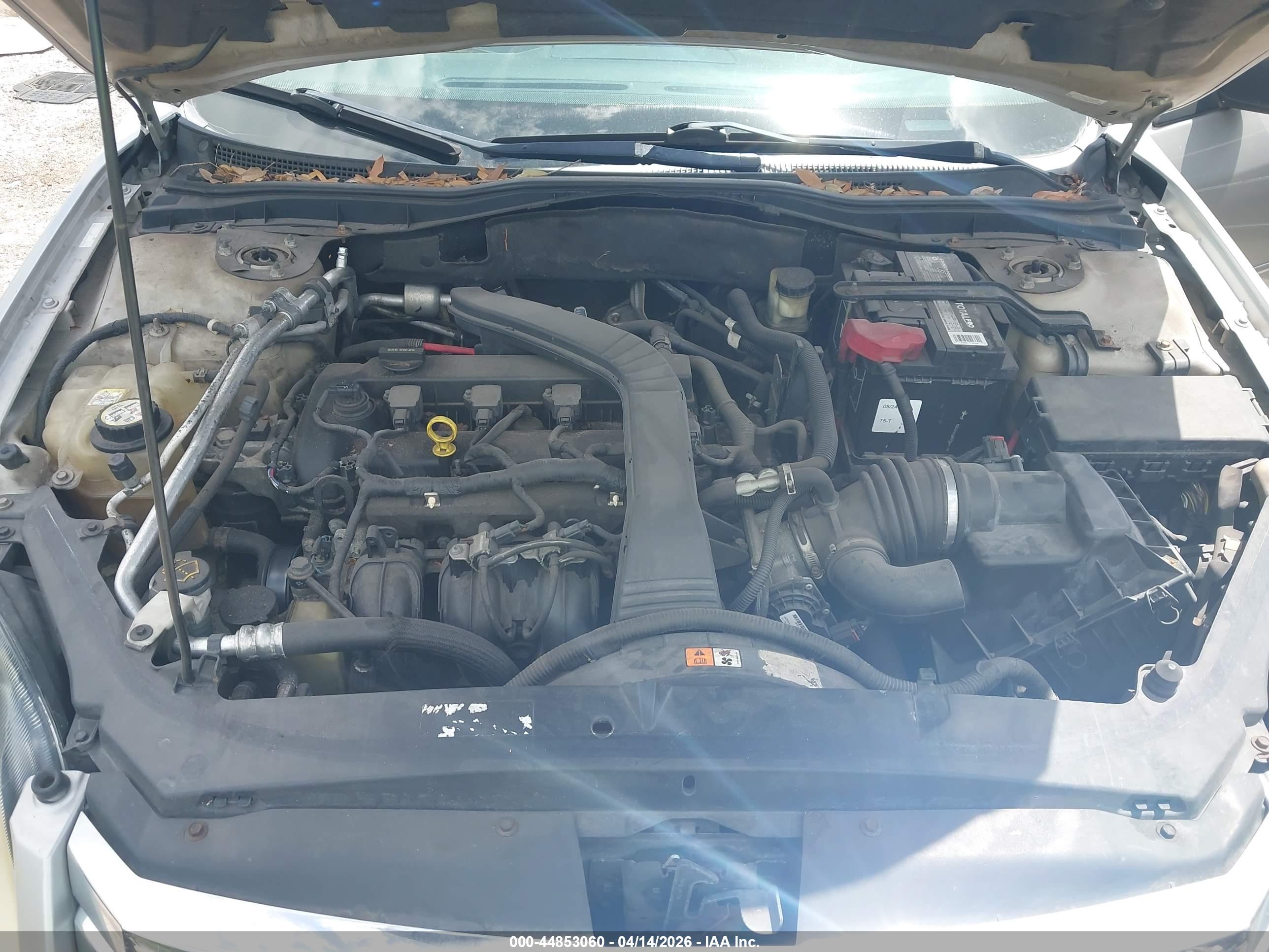 FORD FUSION image 10