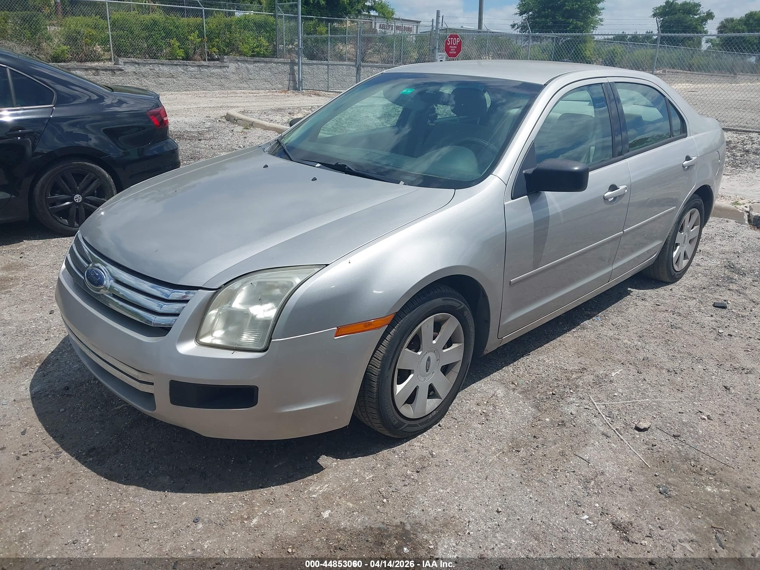 FORD FUSION image 2