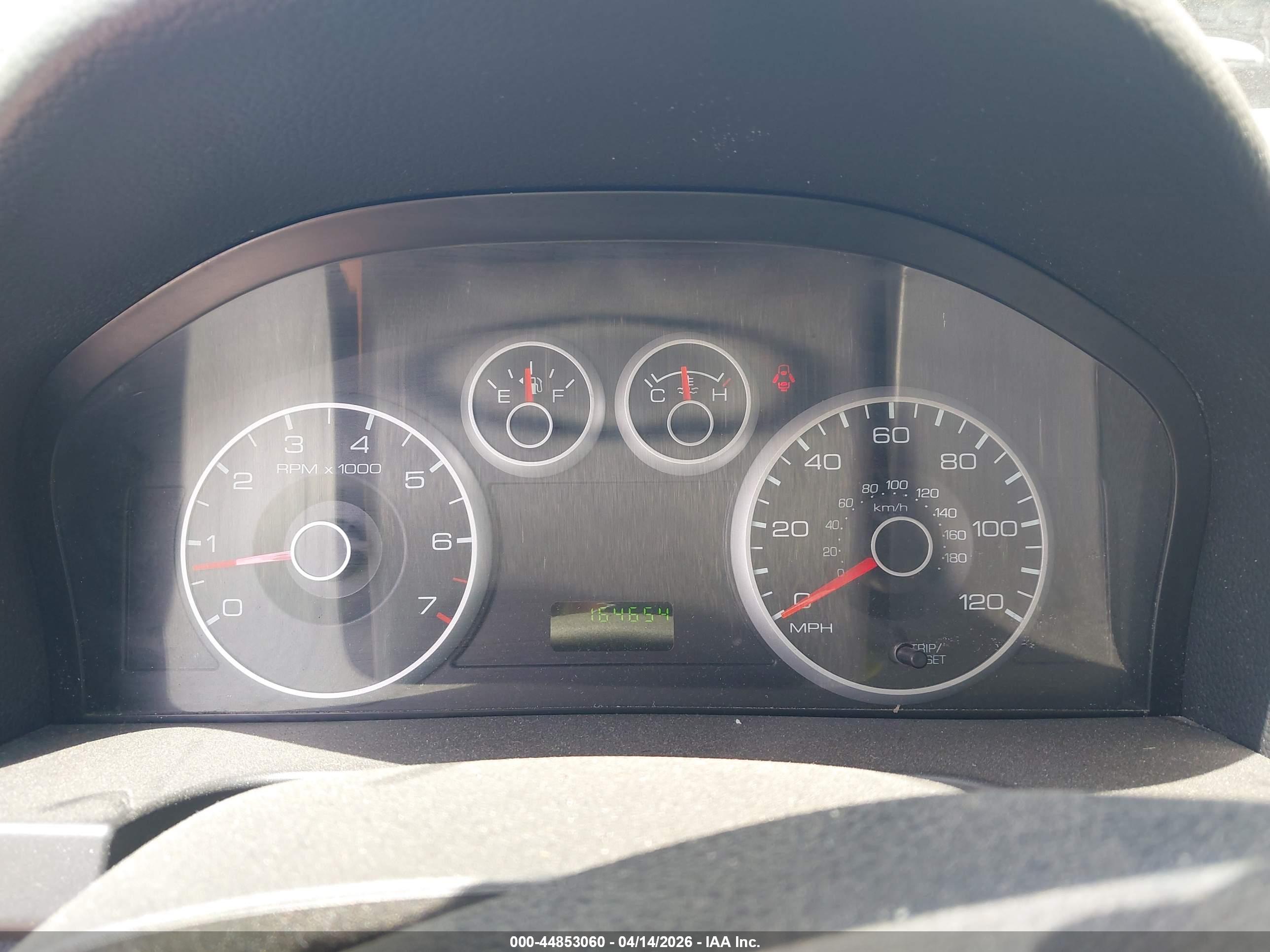 FORD FUSION image 7