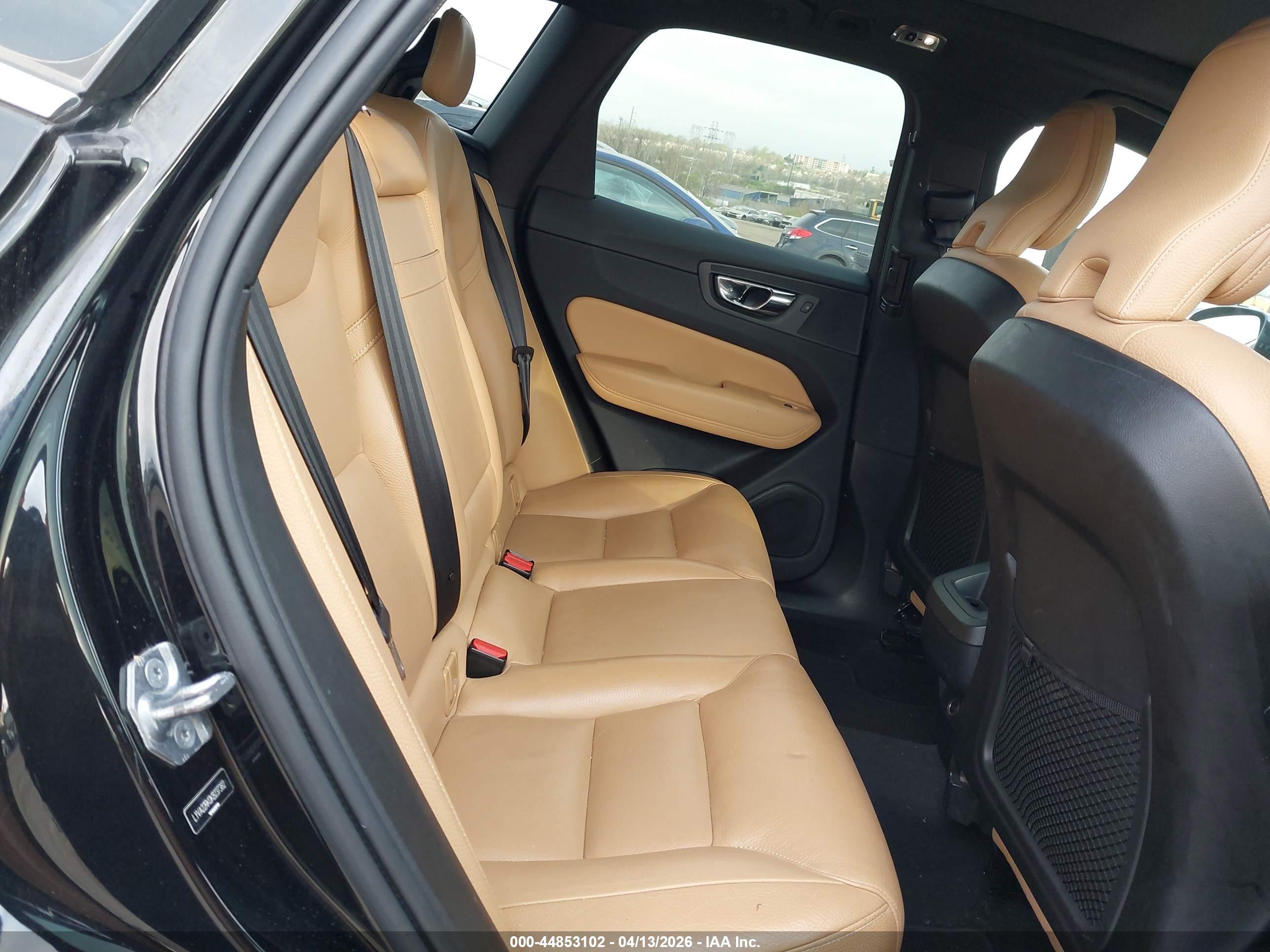 VOLVO XC60 image 8