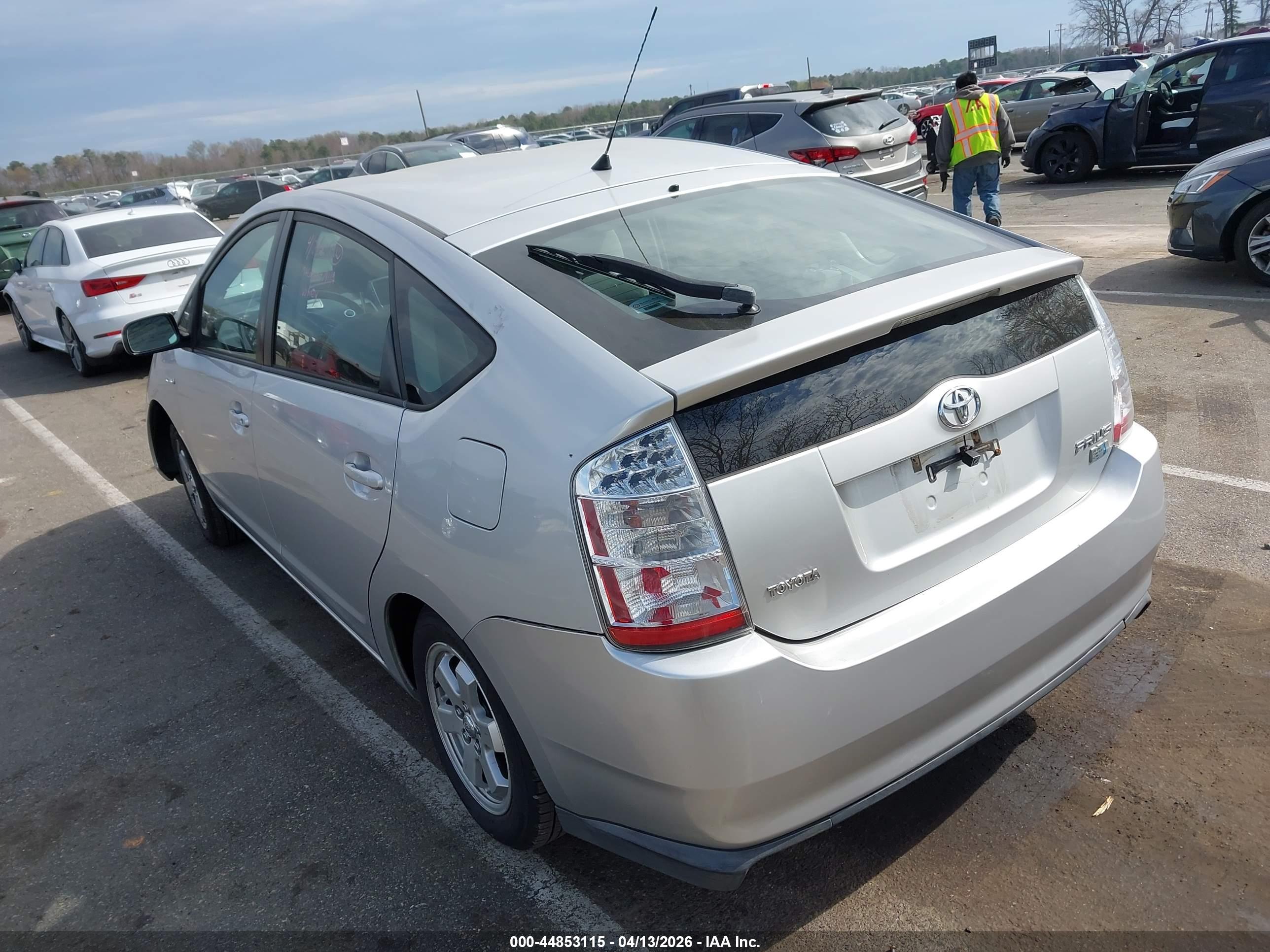 TOYOTA PRIUS image 3