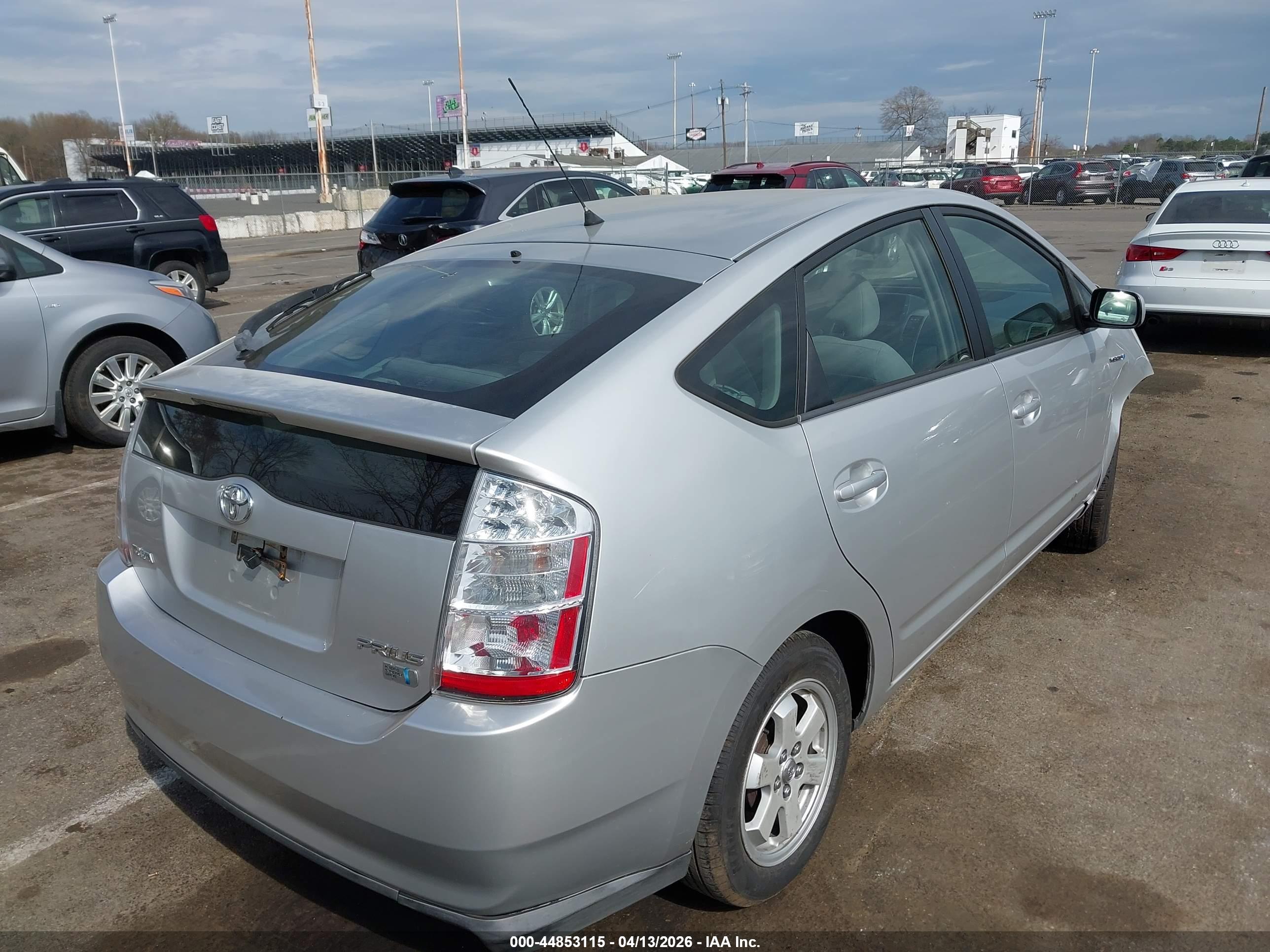 TOYOTA PRIUS image 4