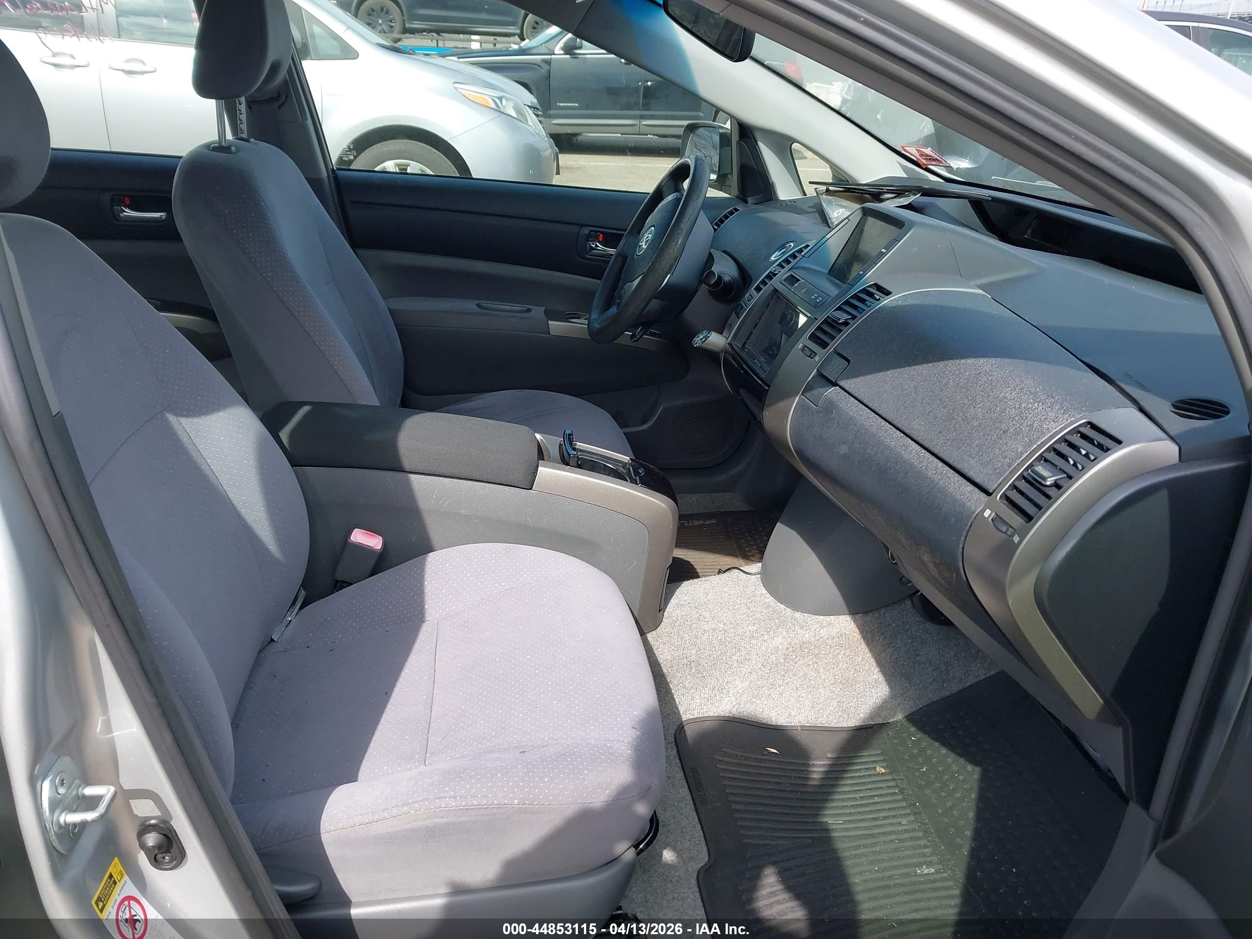 TOYOTA PRIUS image 5