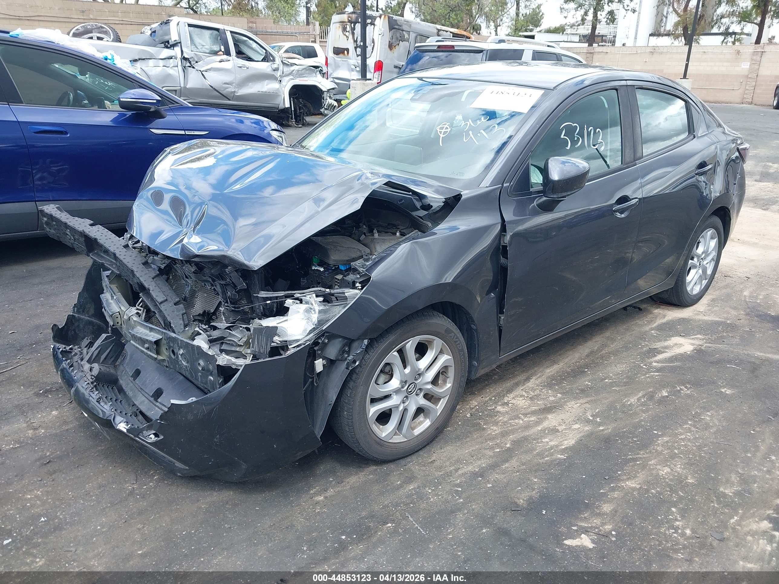 TOYOTA YARIS image 2
