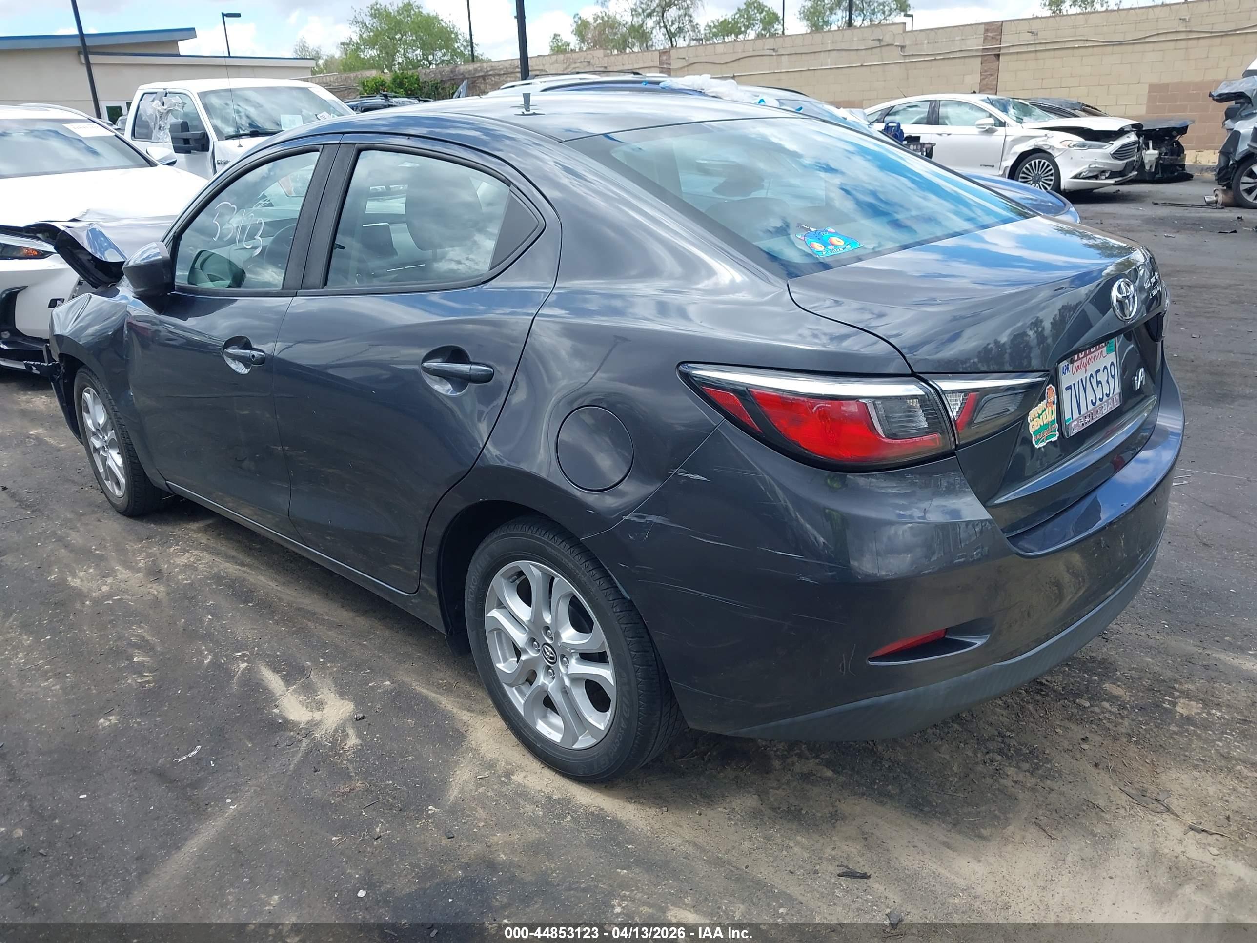 TOYOTA YARIS image 3