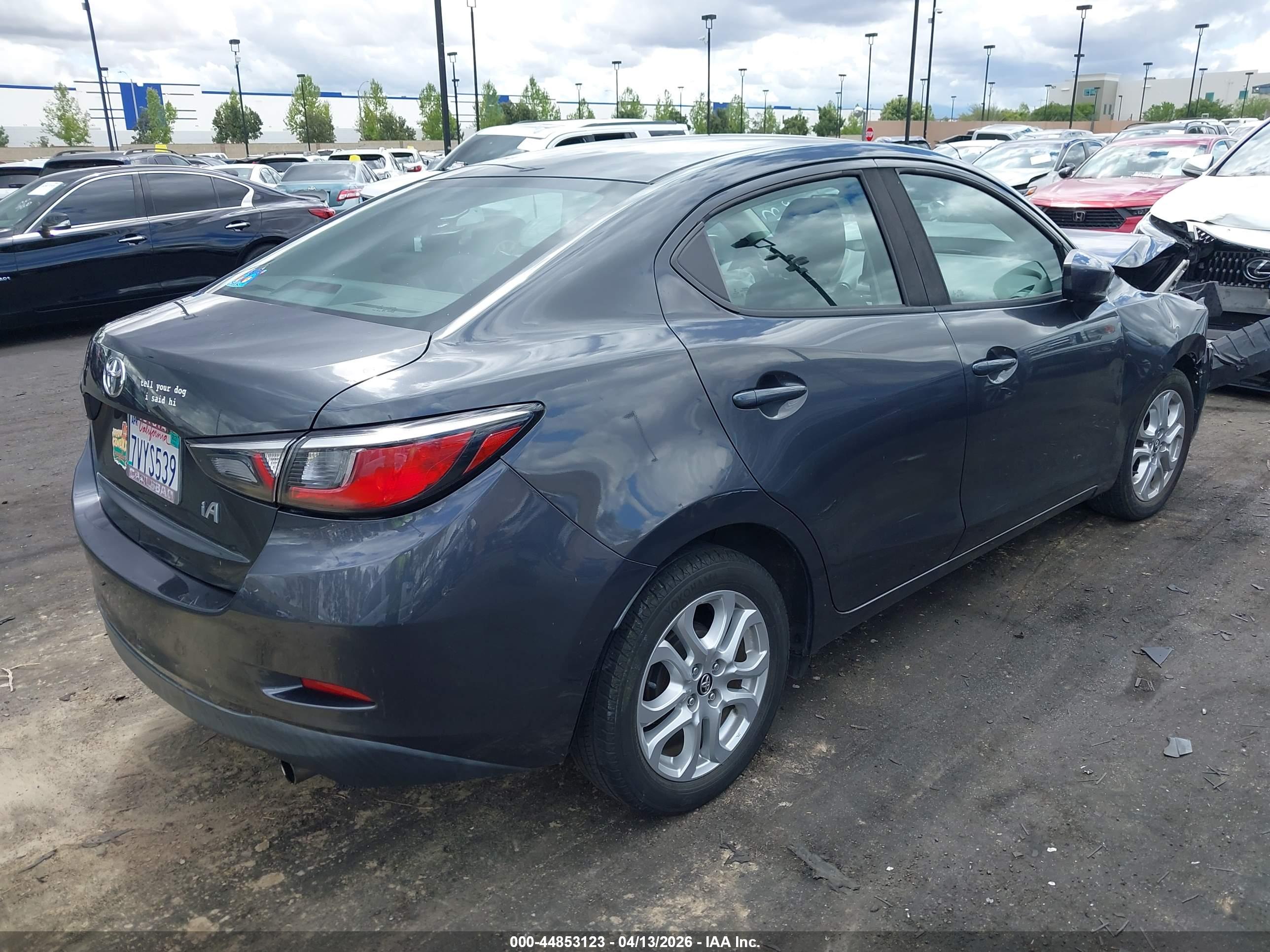 TOYOTA YARIS image 4