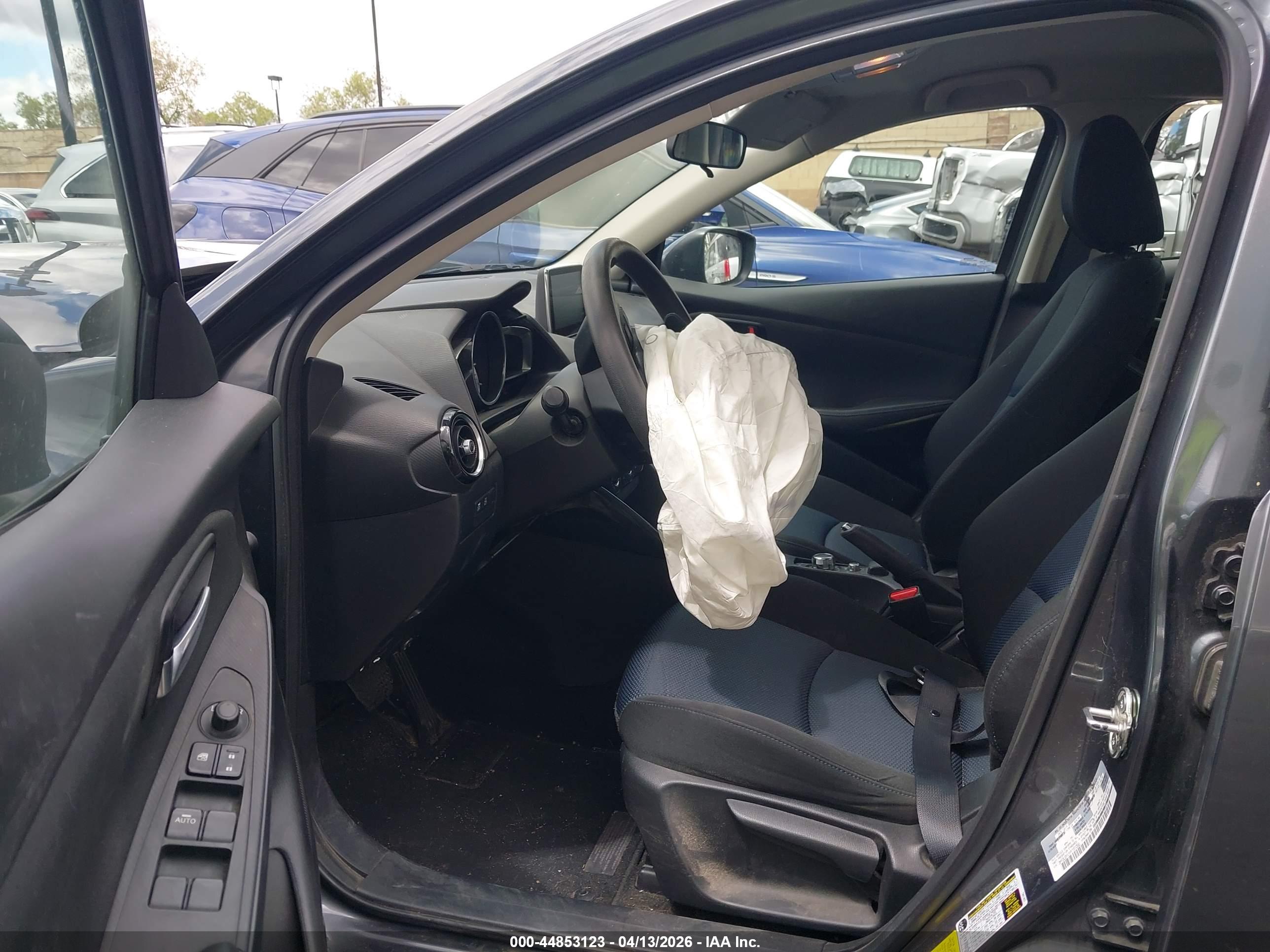 TOYOTA YARIS image 5