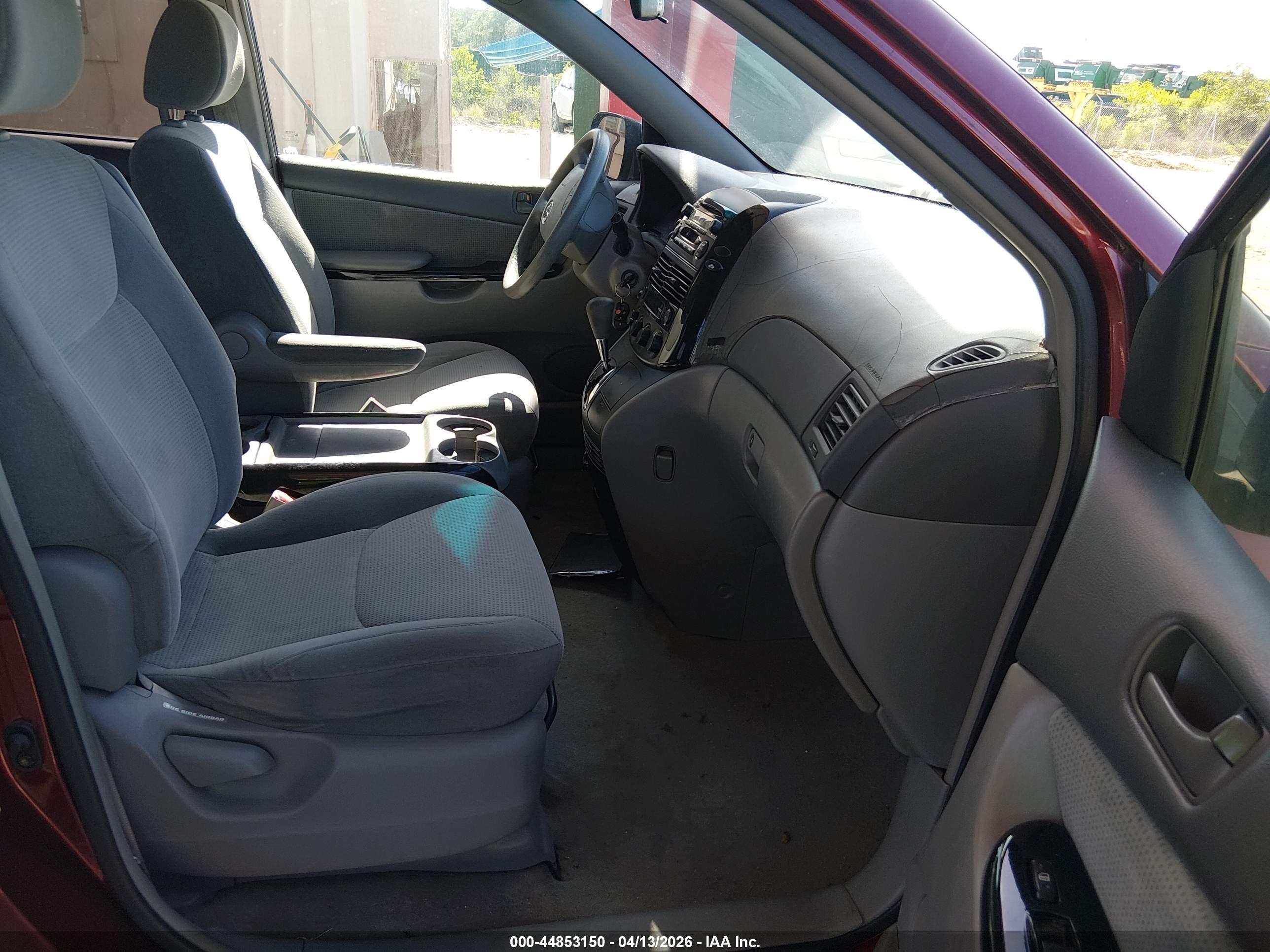 TOYOTA SIENNA image 5