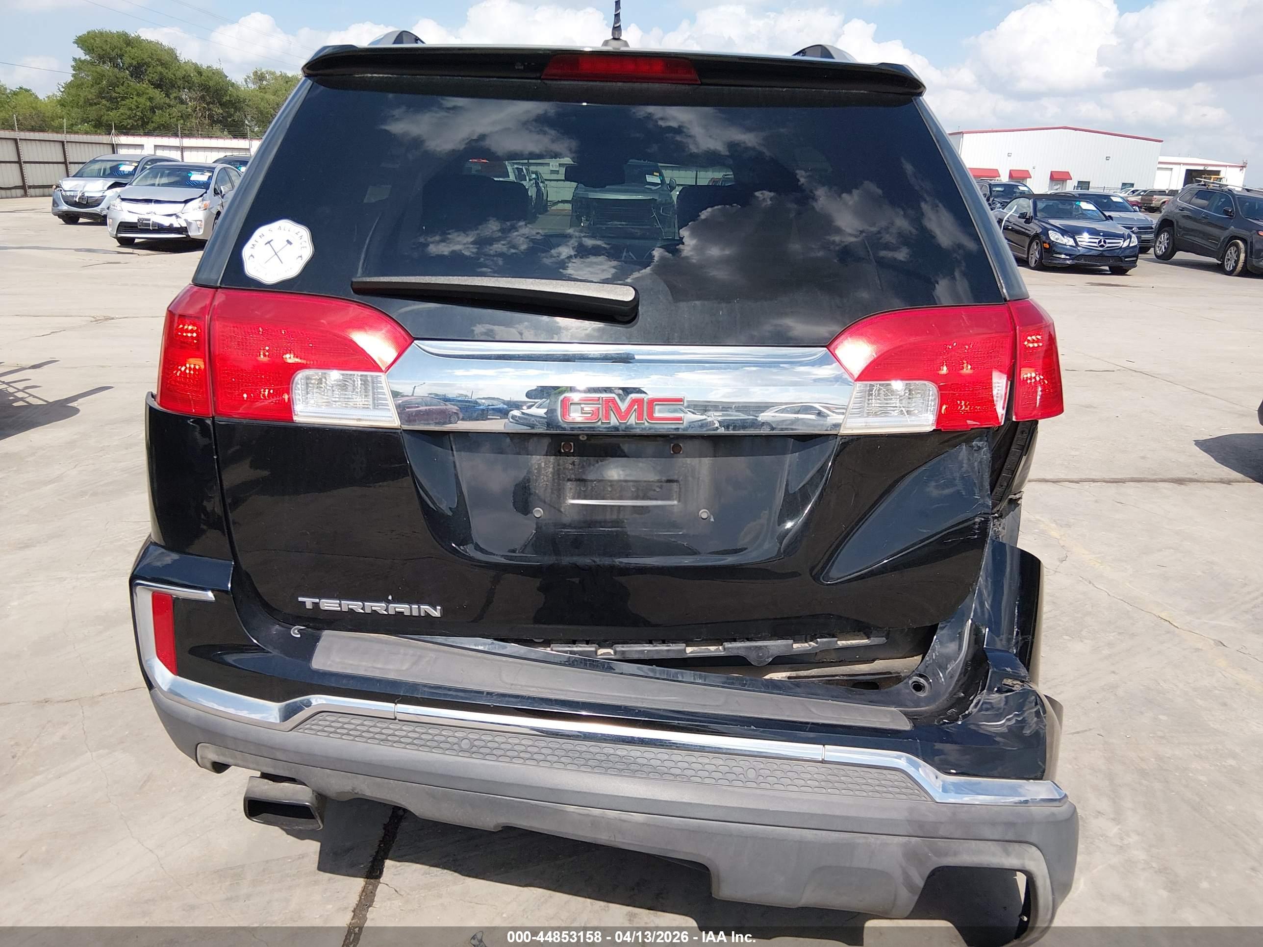 GMC TERRAIN image 6