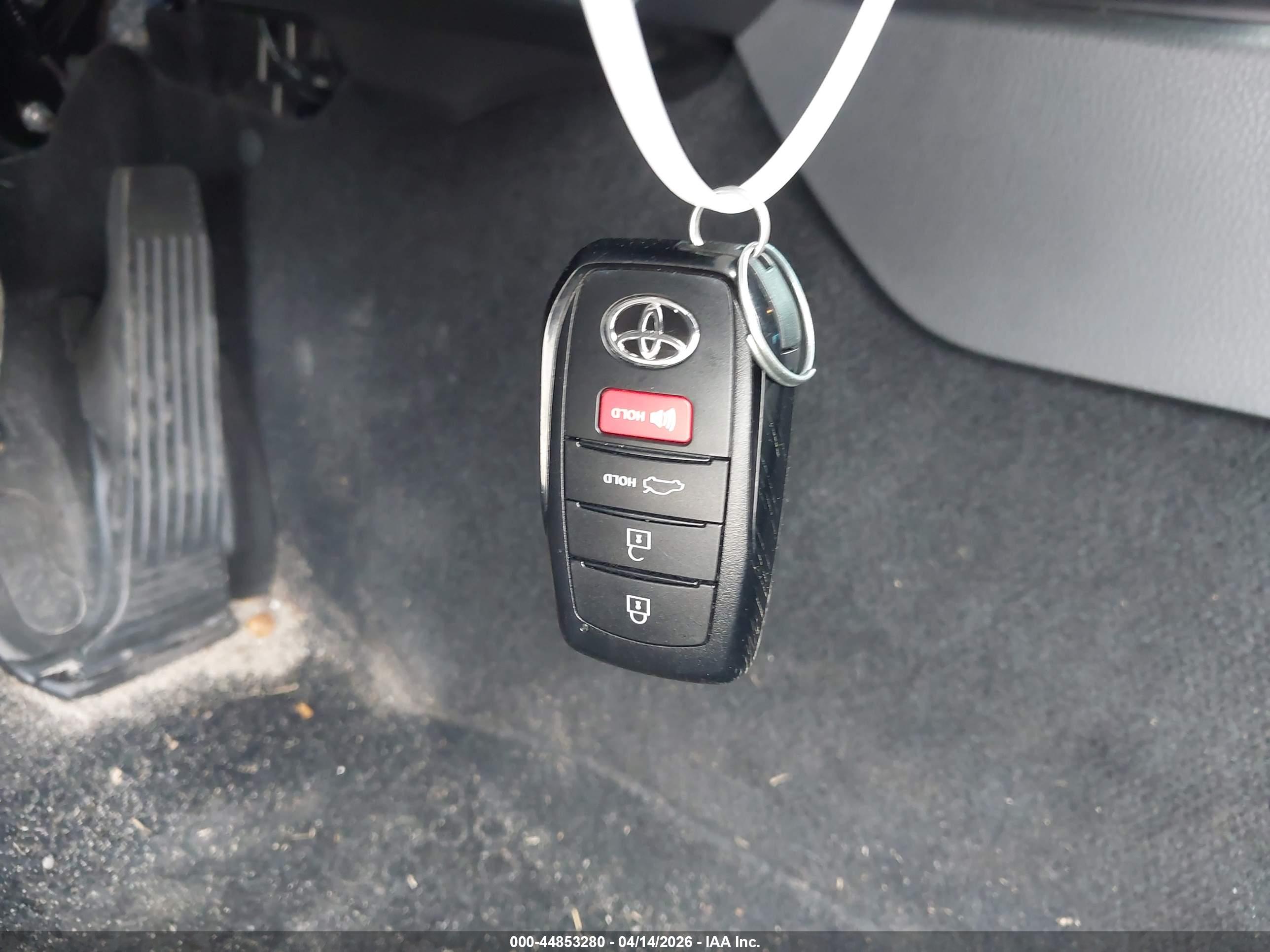 TOYOTA CAMRY image 11
