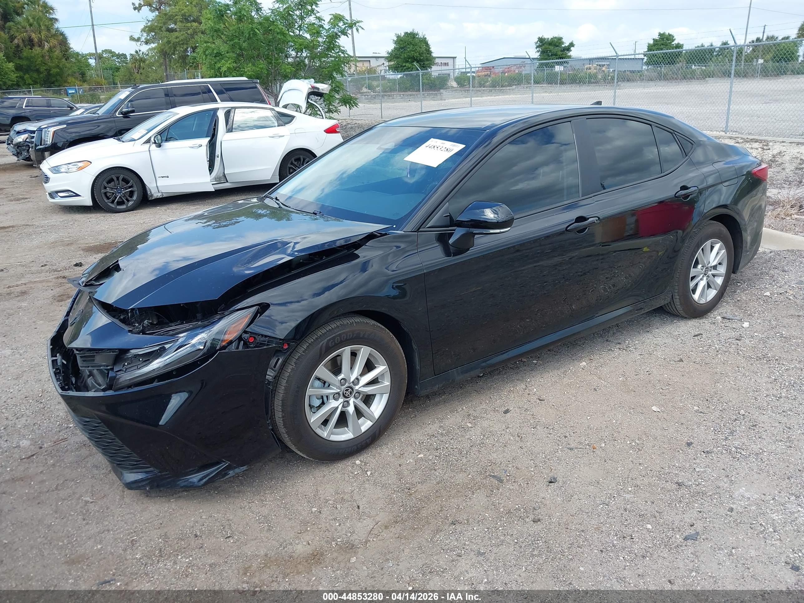 TOYOTA CAMRY image 2