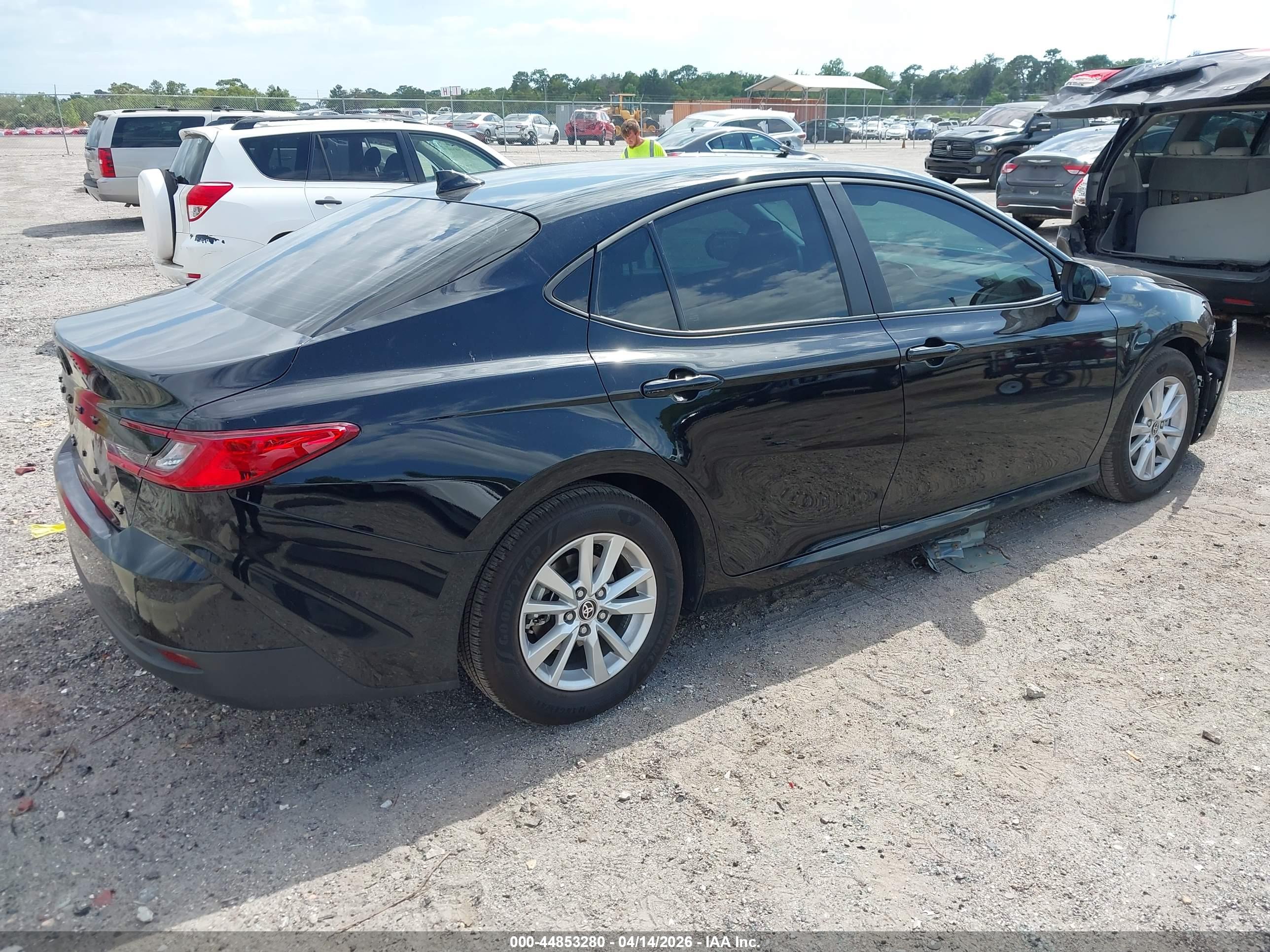 TOYOTA CAMRY image 4