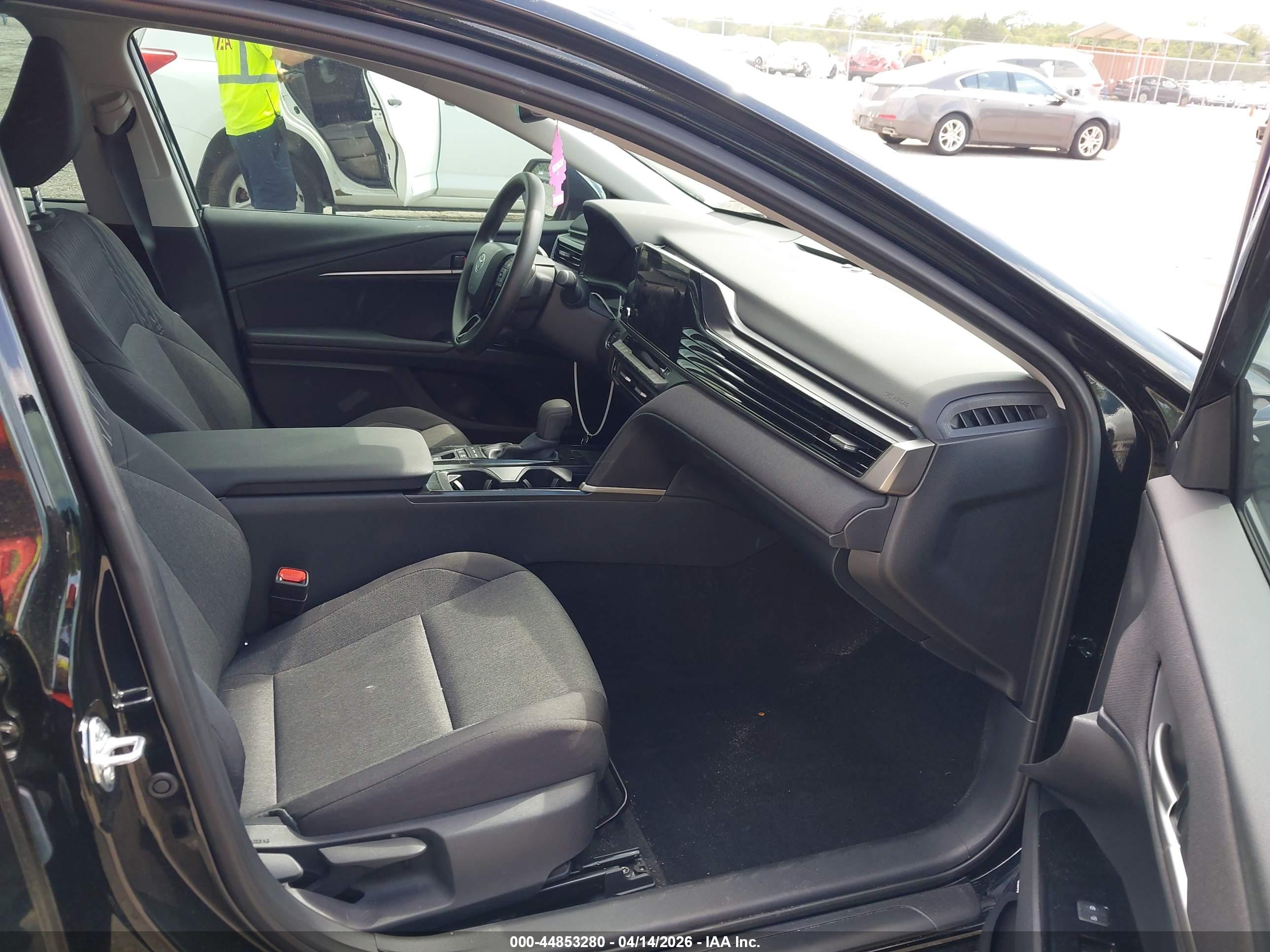 TOYOTA CAMRY image 5