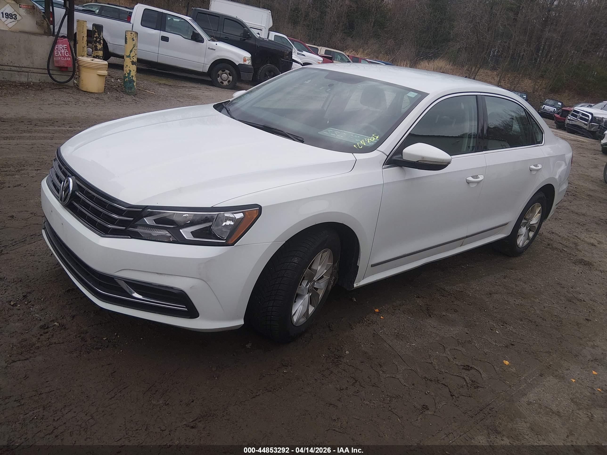 VOLKSWAGEN PASSAT image 2