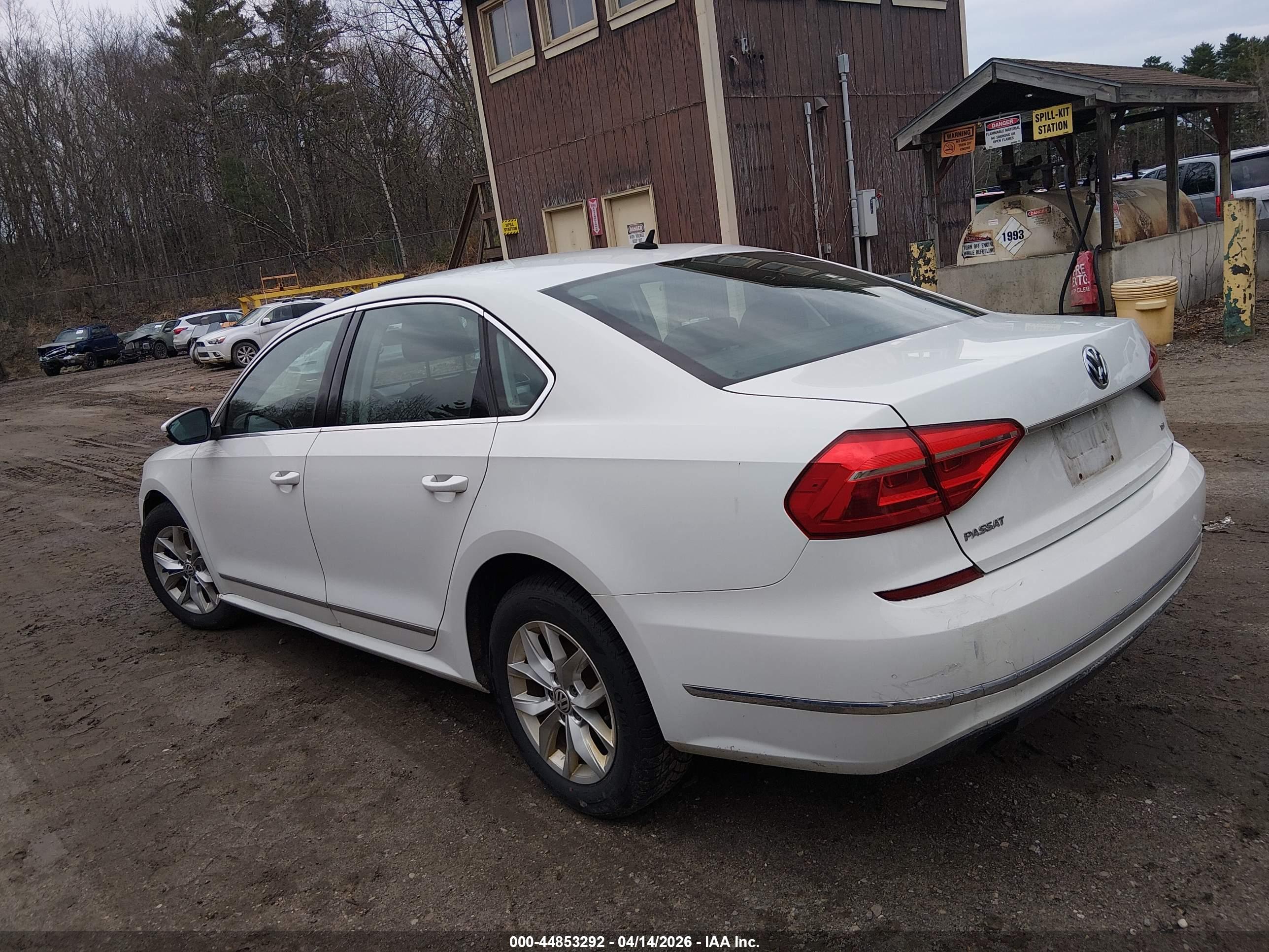 VOLKSWAGEN PASSAT image 3