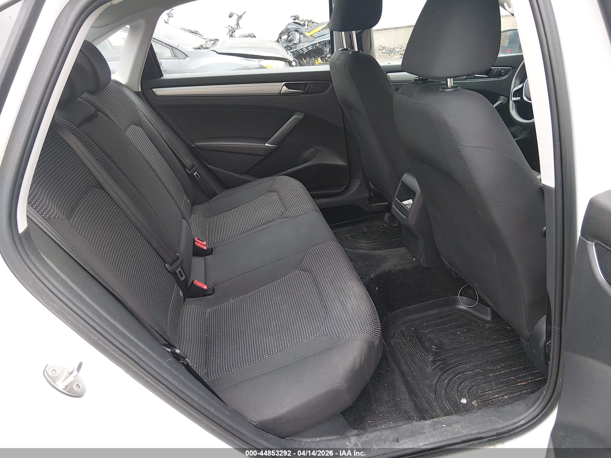 VOLKSWAGEN PASSAT image 8