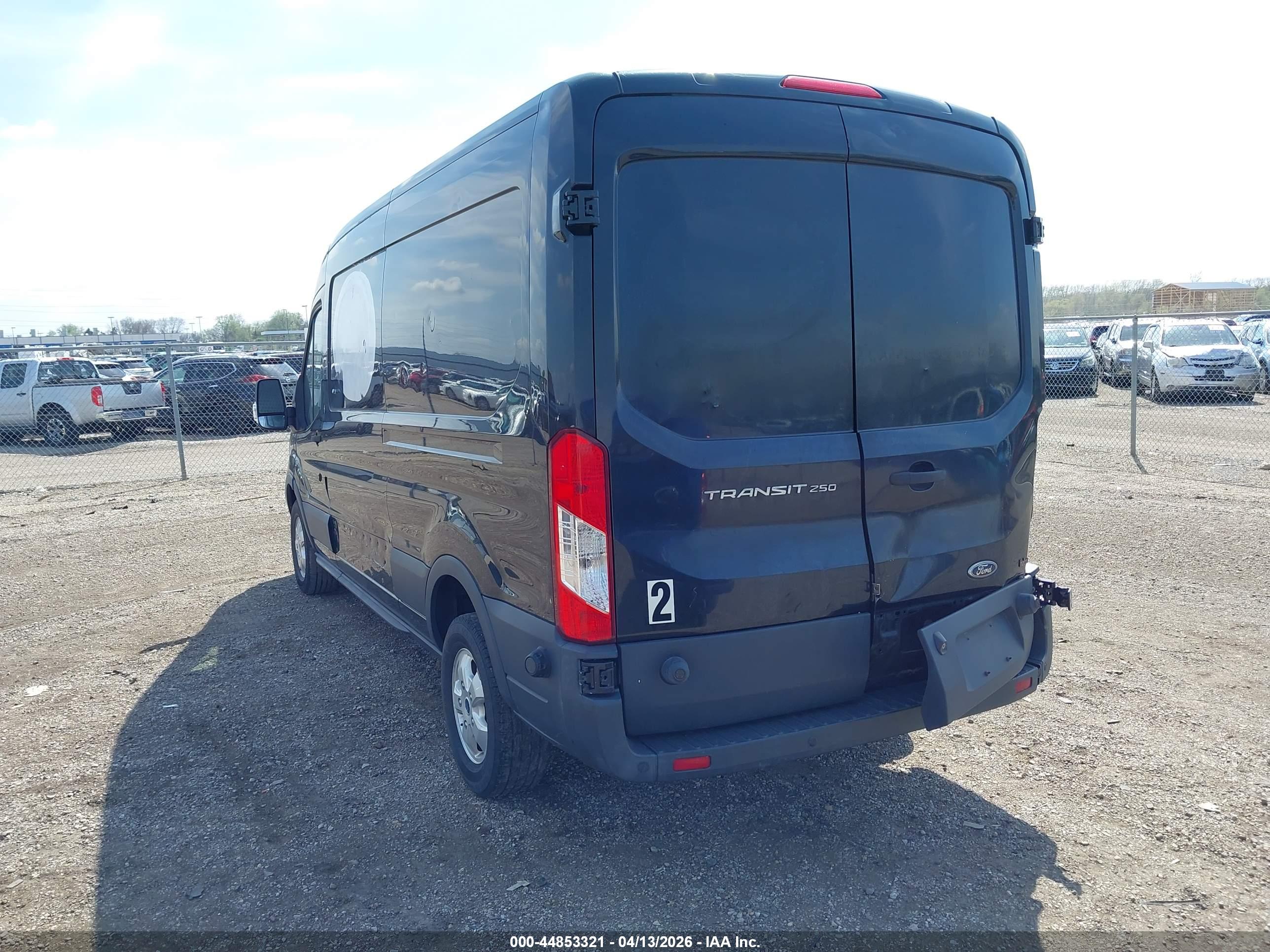 FORD TRANSIT-250 image 3