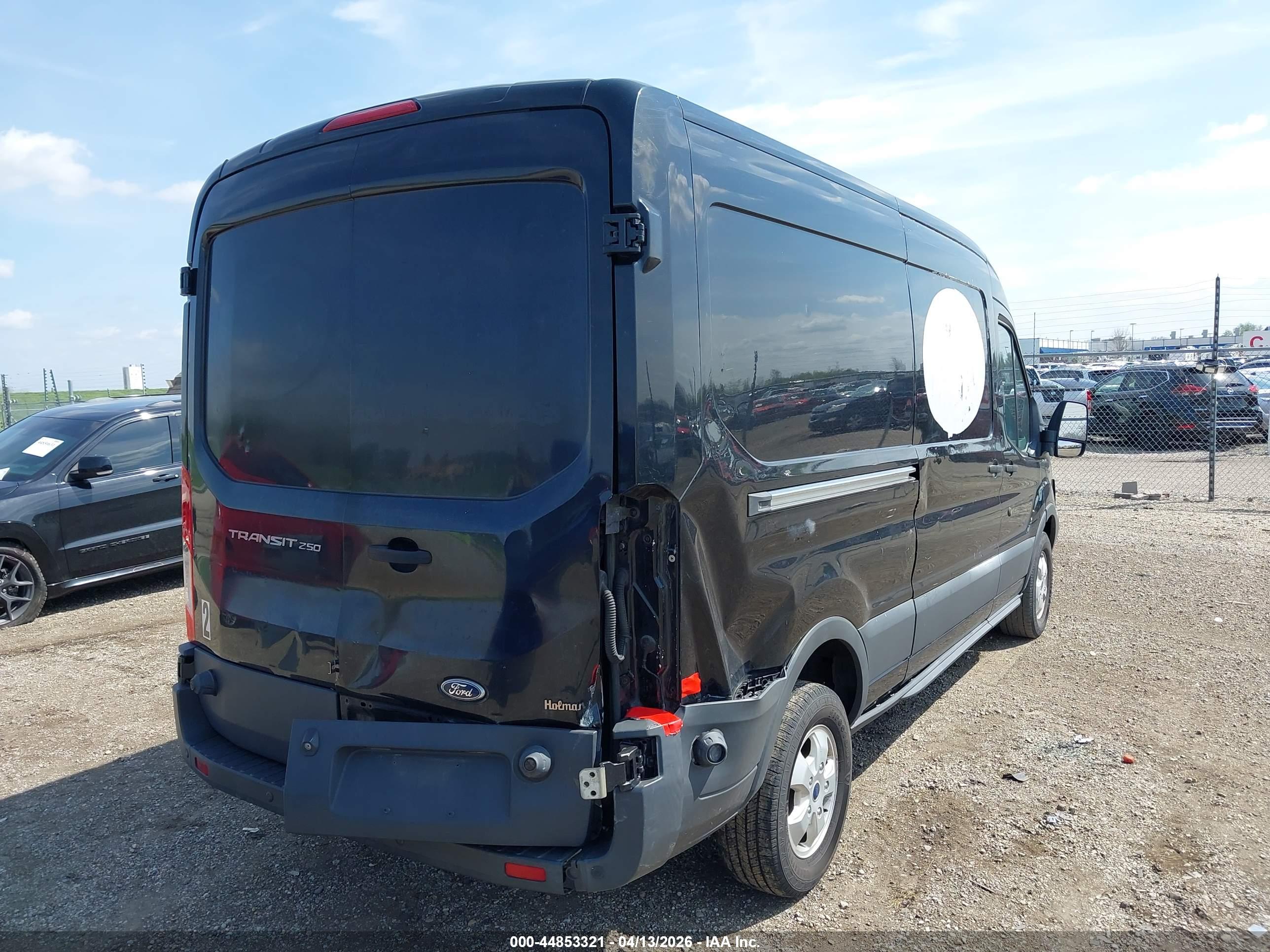 FORD TRANSIT-250 image 4