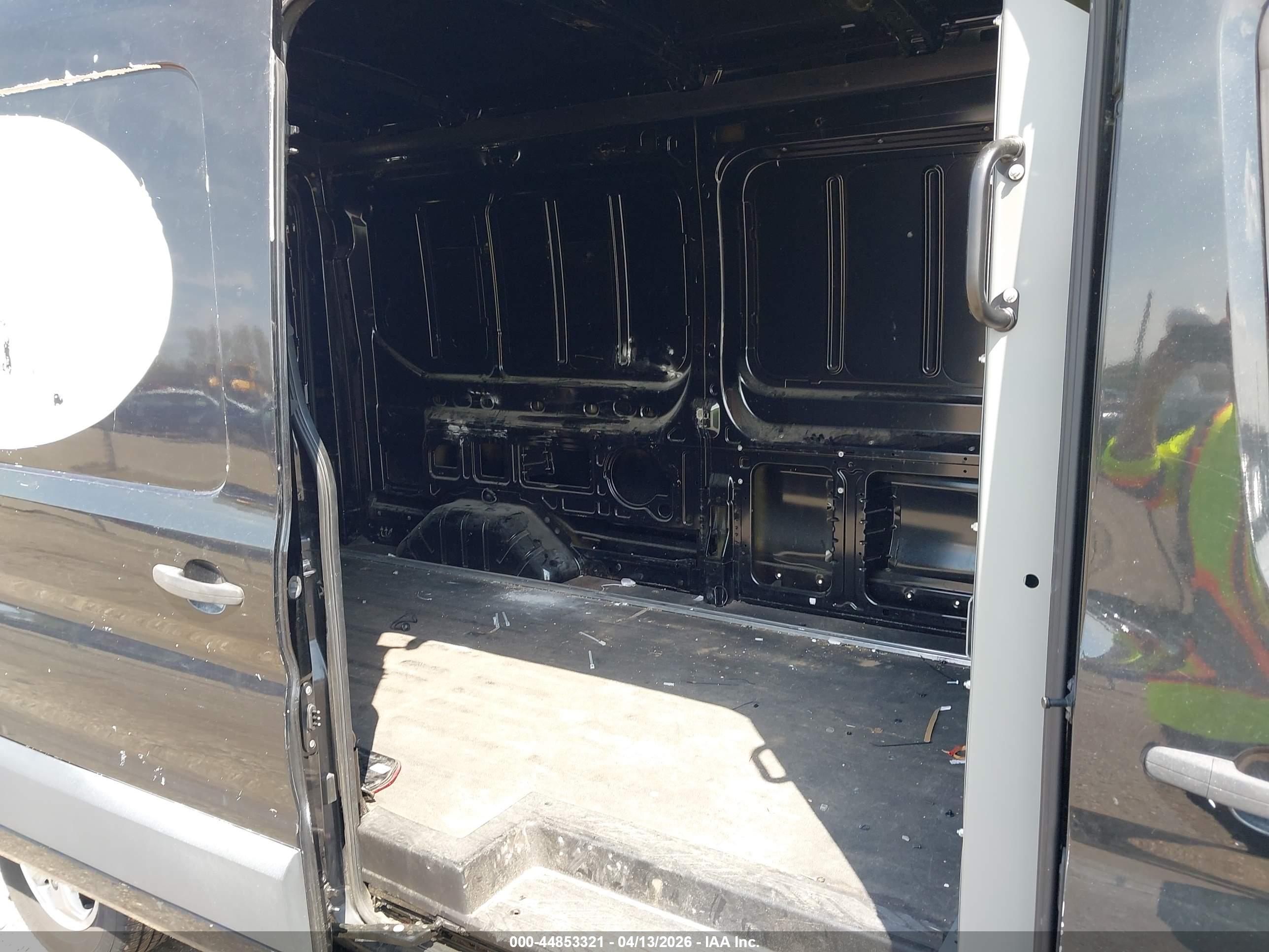 FORD TRANSIT-250 image 8