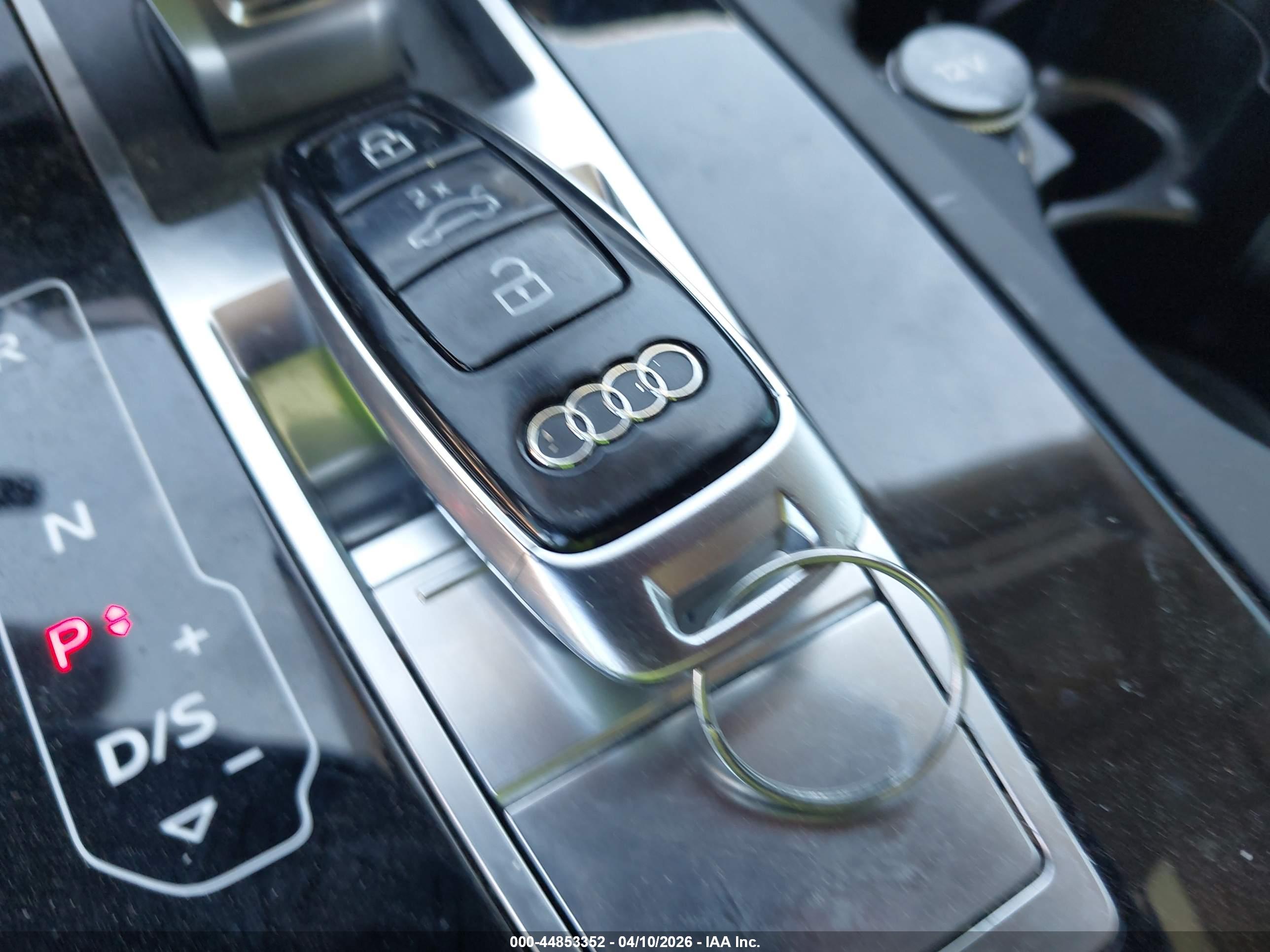 AUDI Q7 image 11