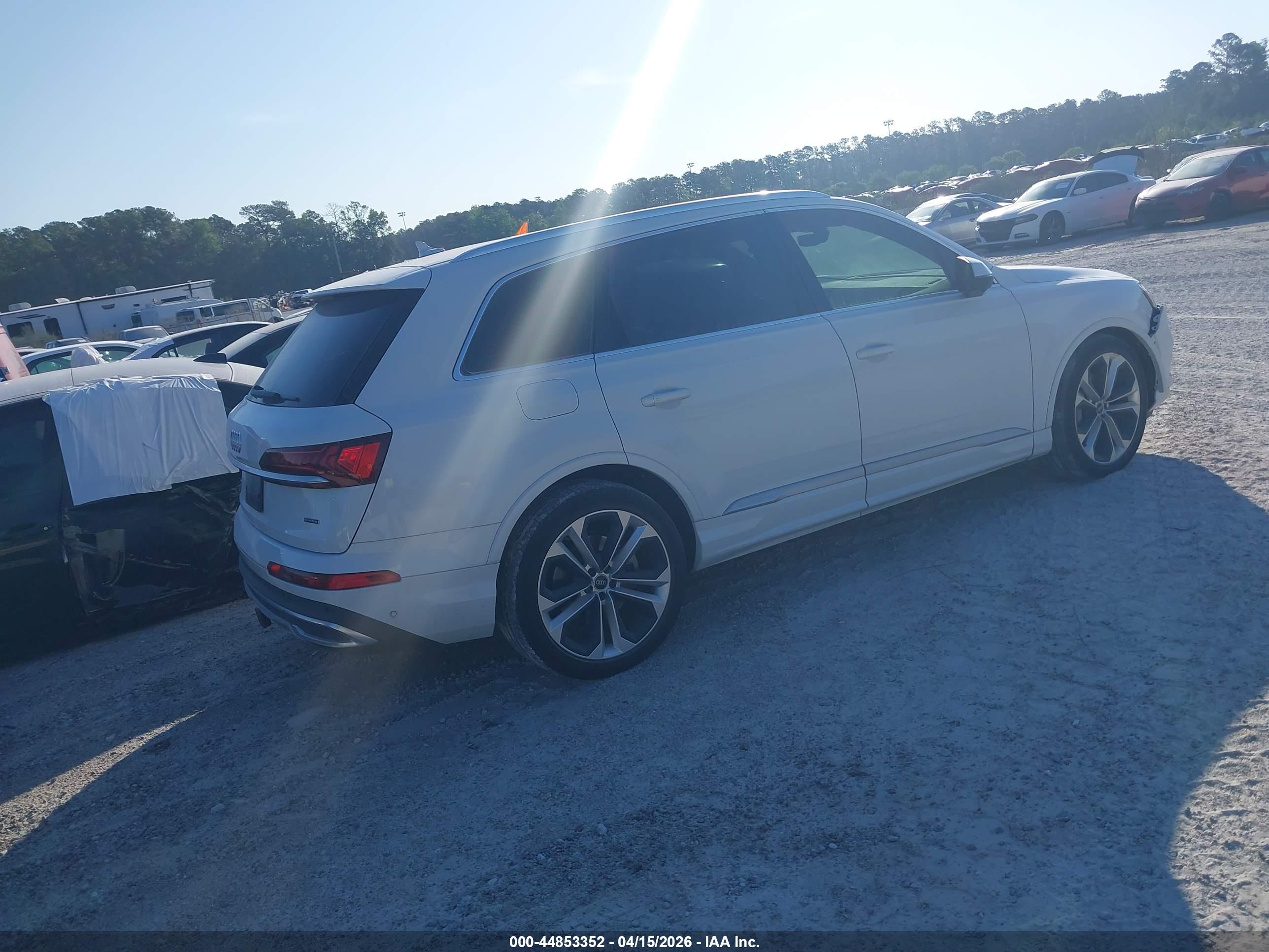 AUDI Q7 image 4