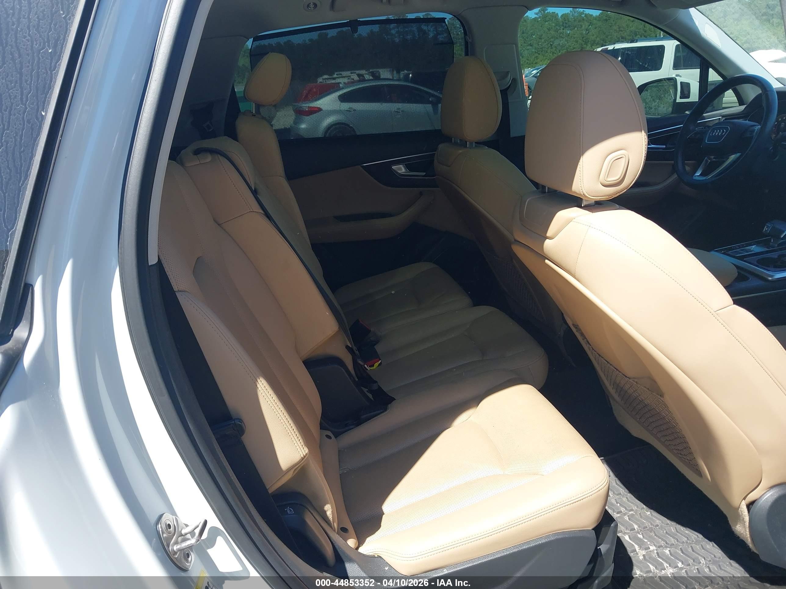 AUDI Q7 image 8