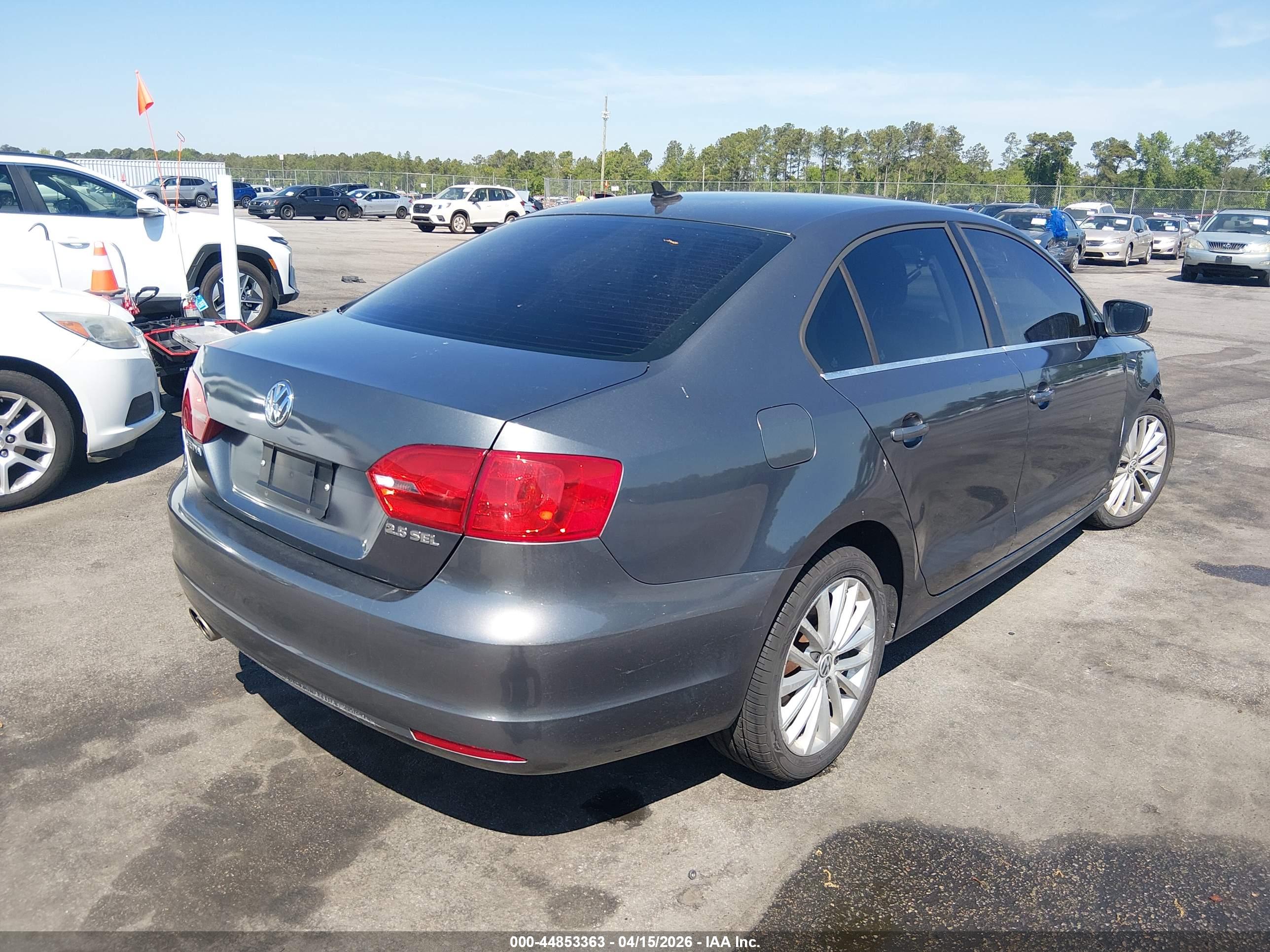 VOLKSWAGEN JETTA image 4