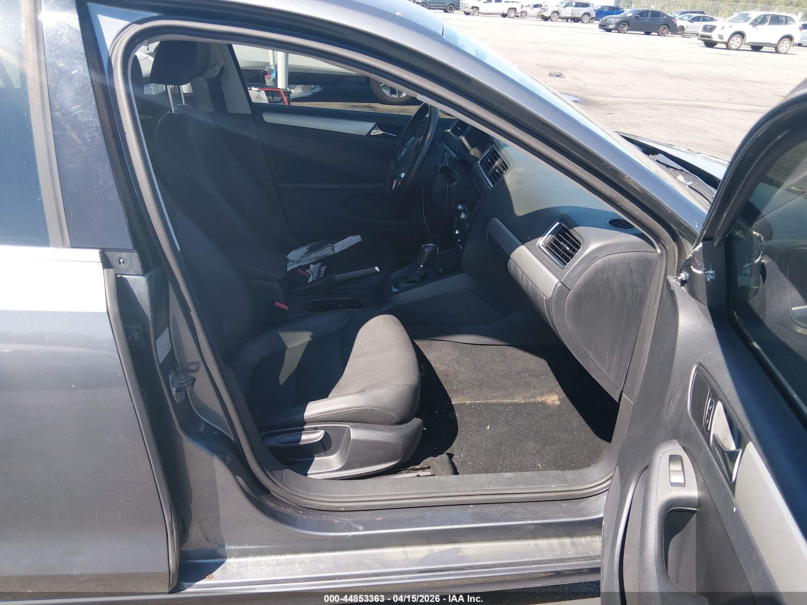VOLKSWAGEN JETTA image 5