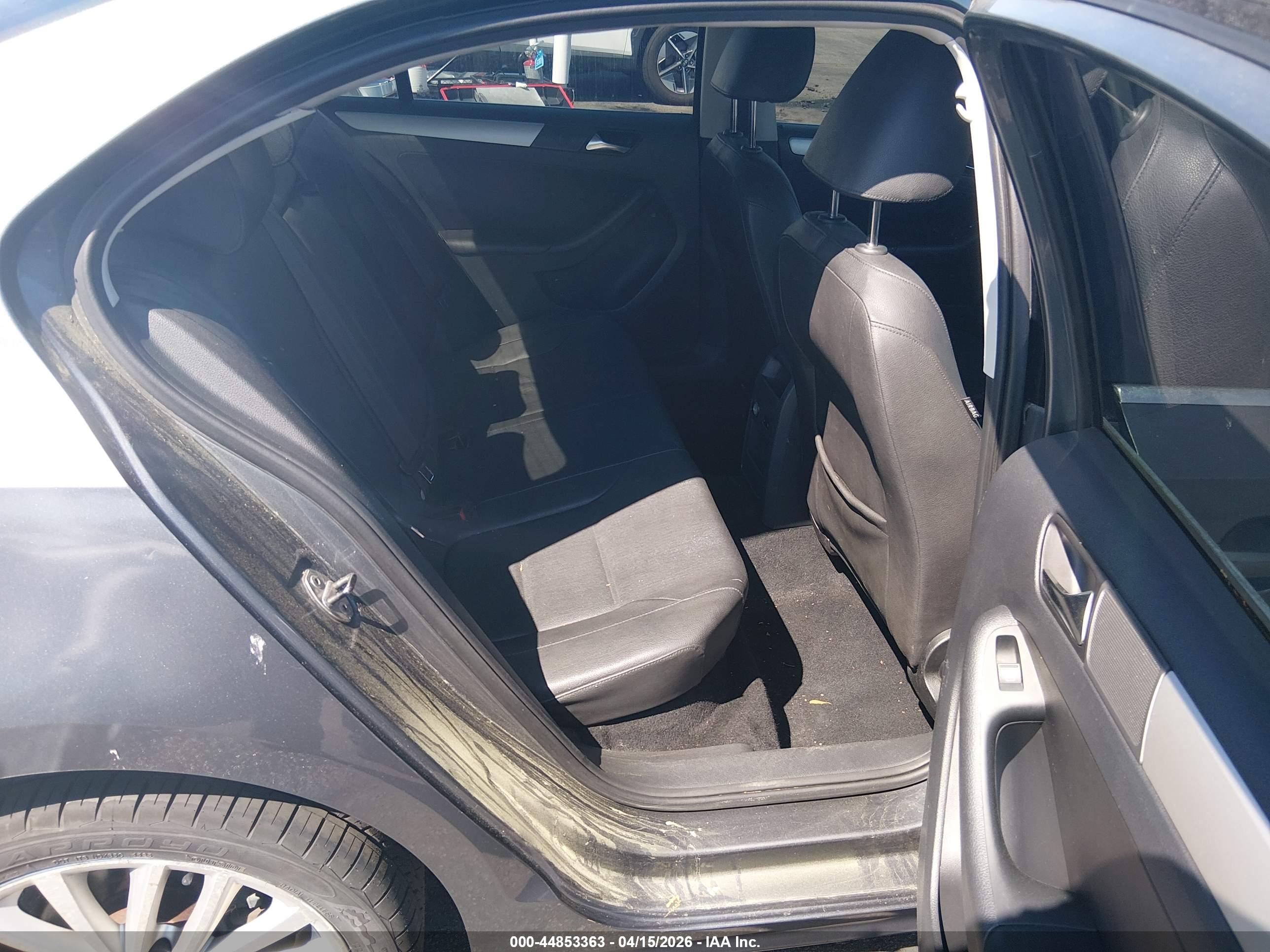 VOLKSWAGEN JETTA image 8