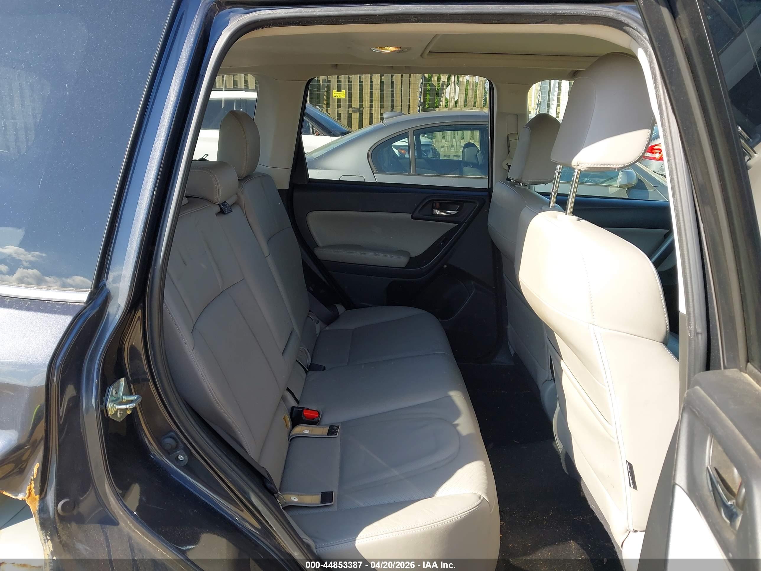 SUBARU FORESTER image 8