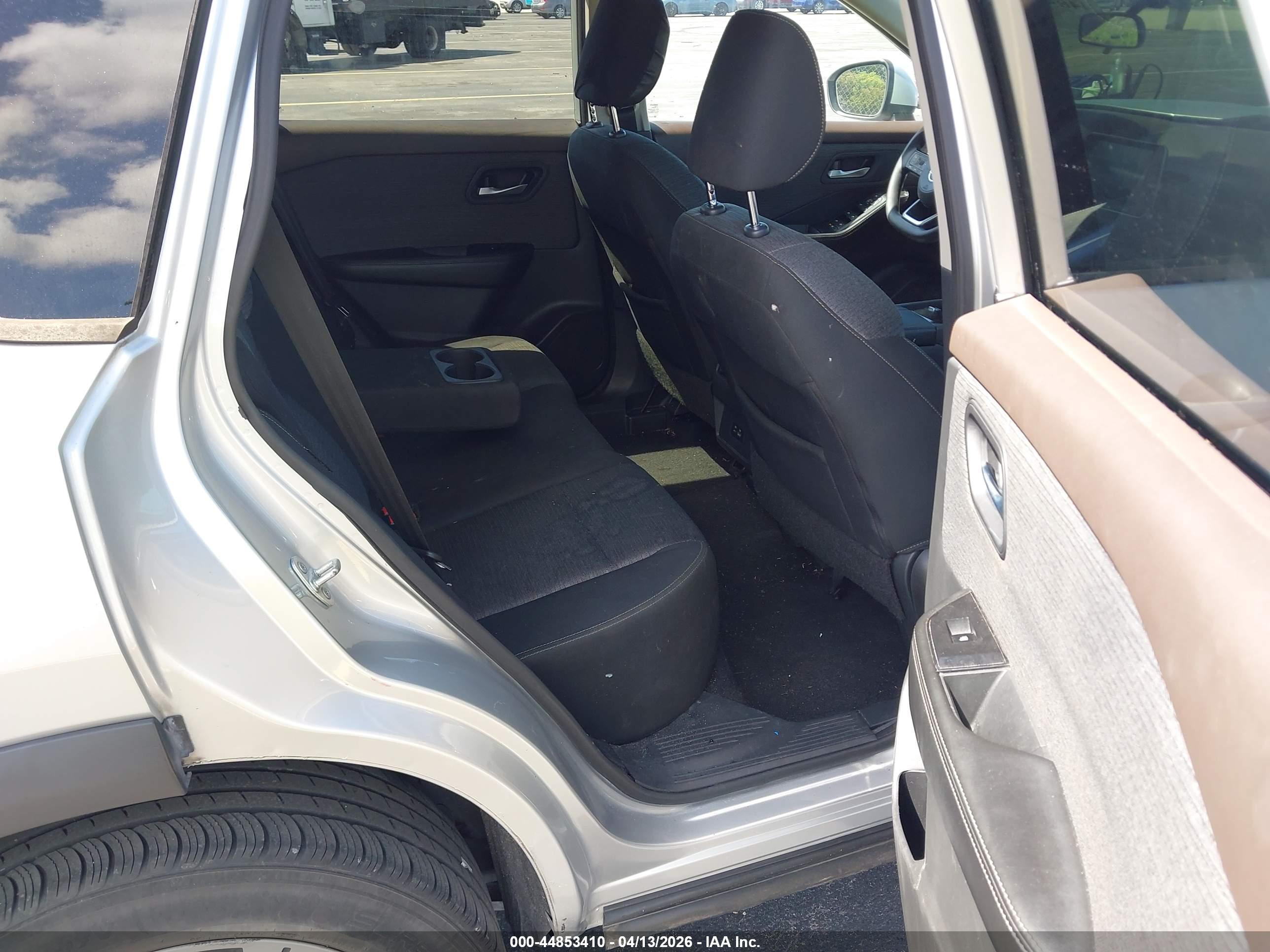 NISSAN ROGUE image 8