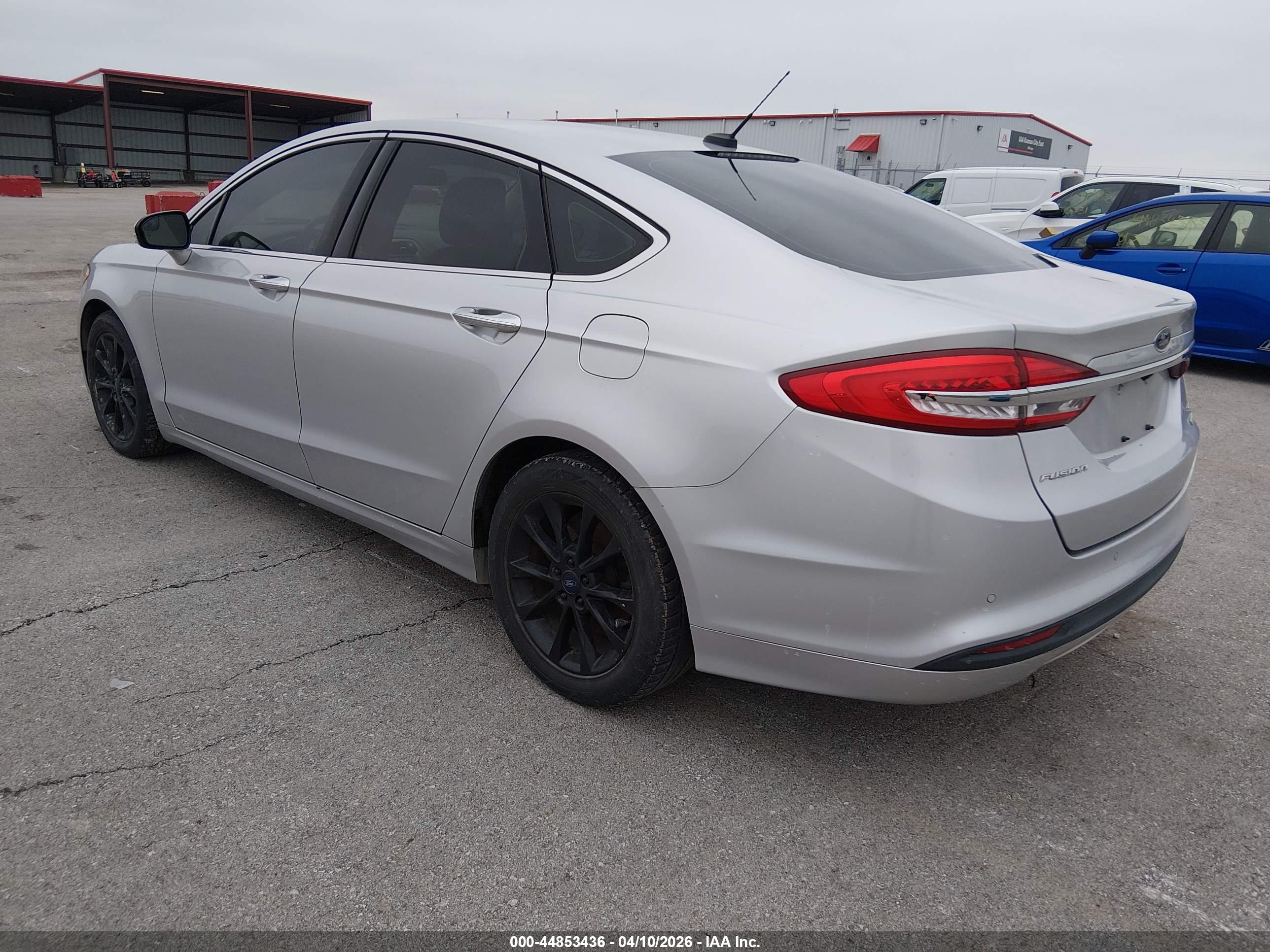 FORD FUSION image 3