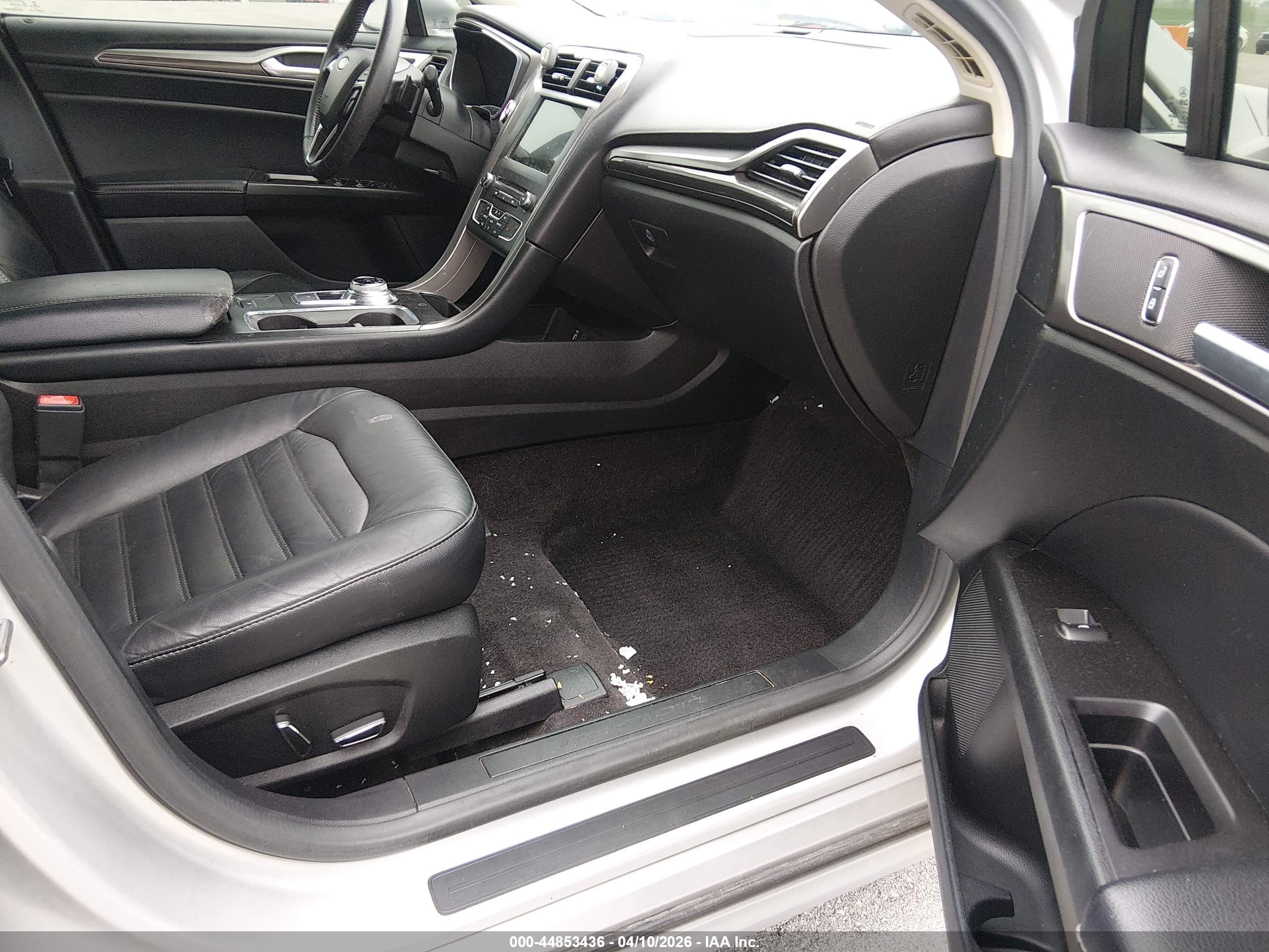 FORD FUSION image 5