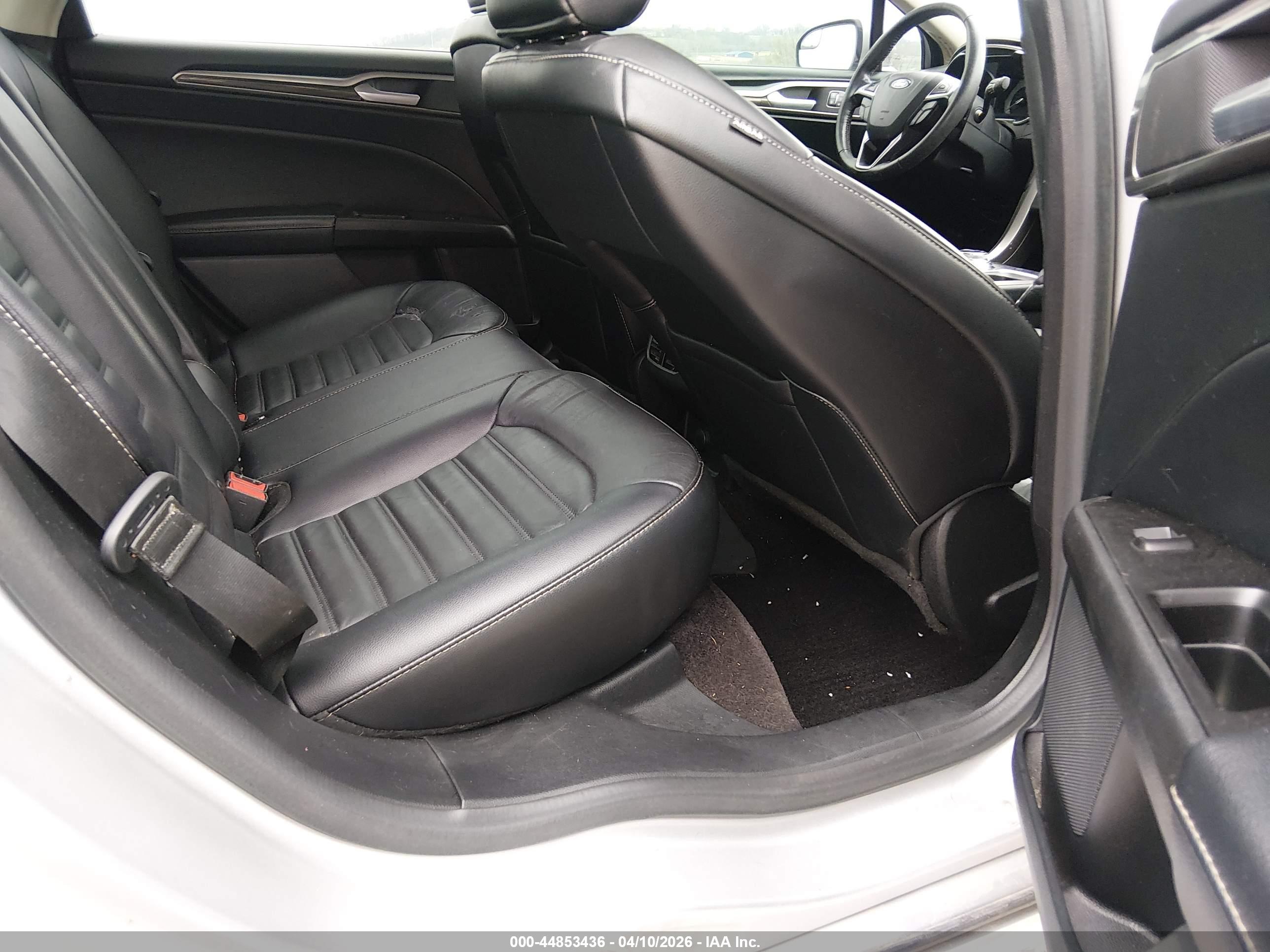 FORD FUSION image 8
