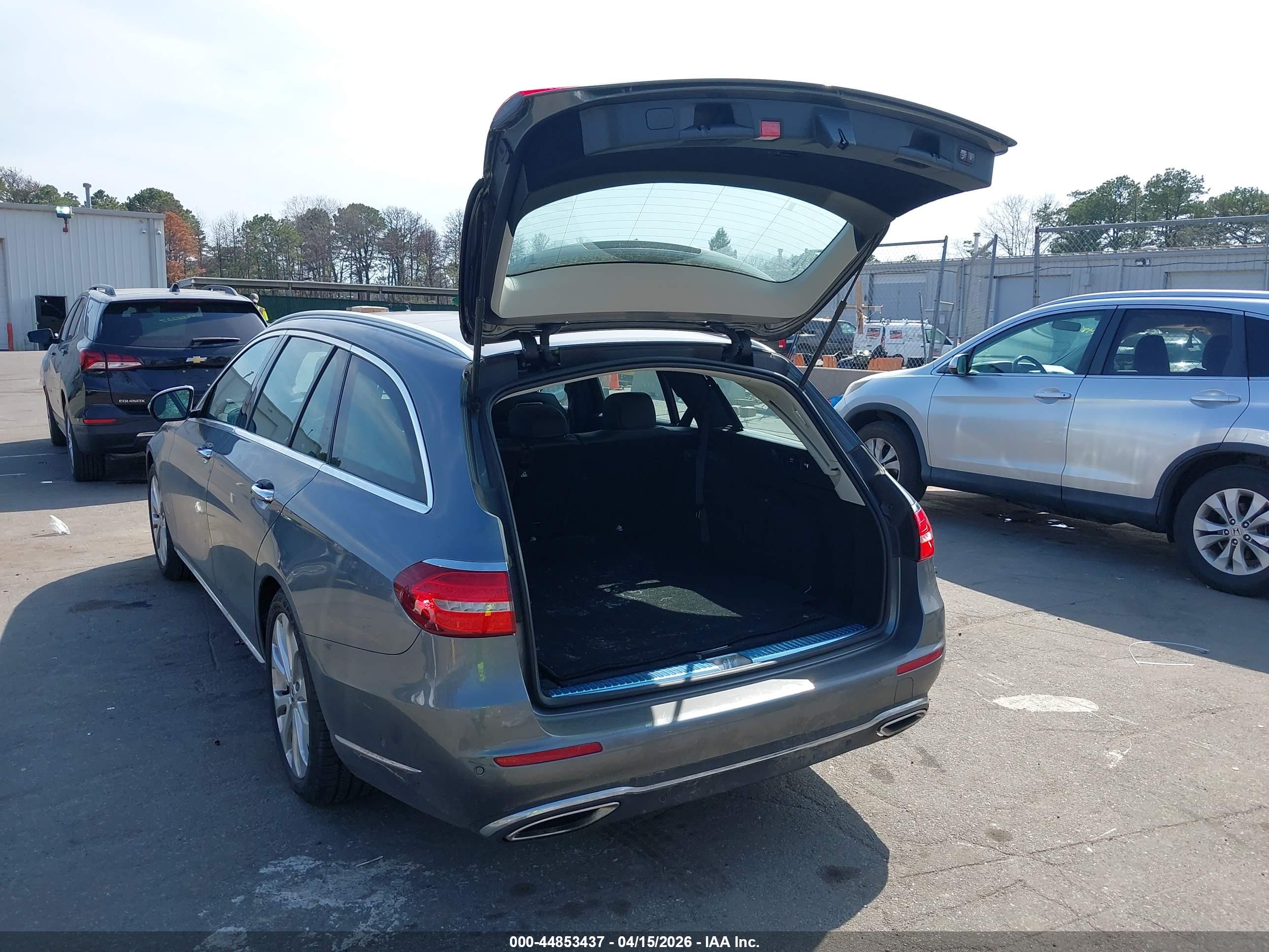 MERCEDES-BENZ E image 3