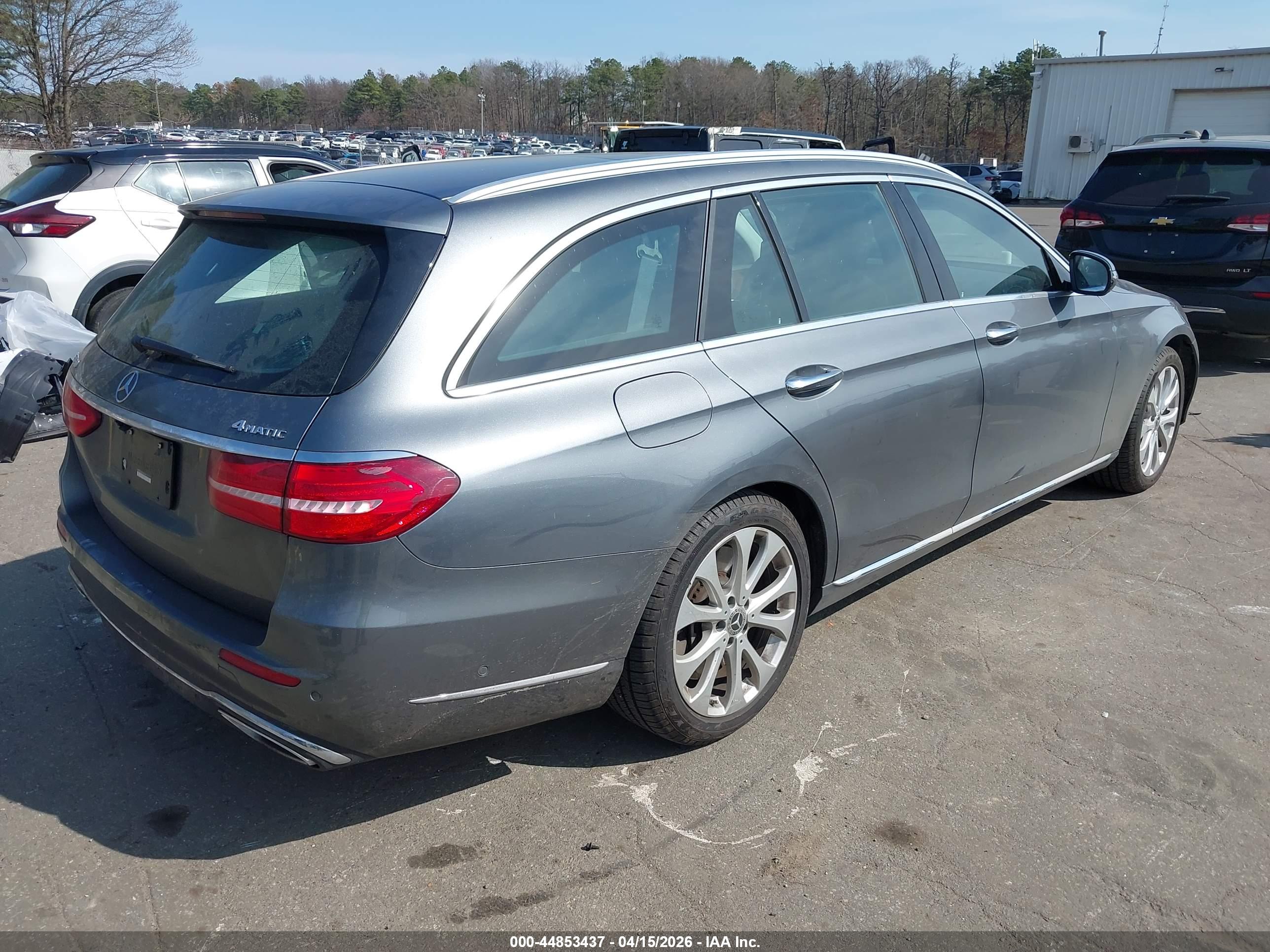 MERCEDES-BENZ E image 4