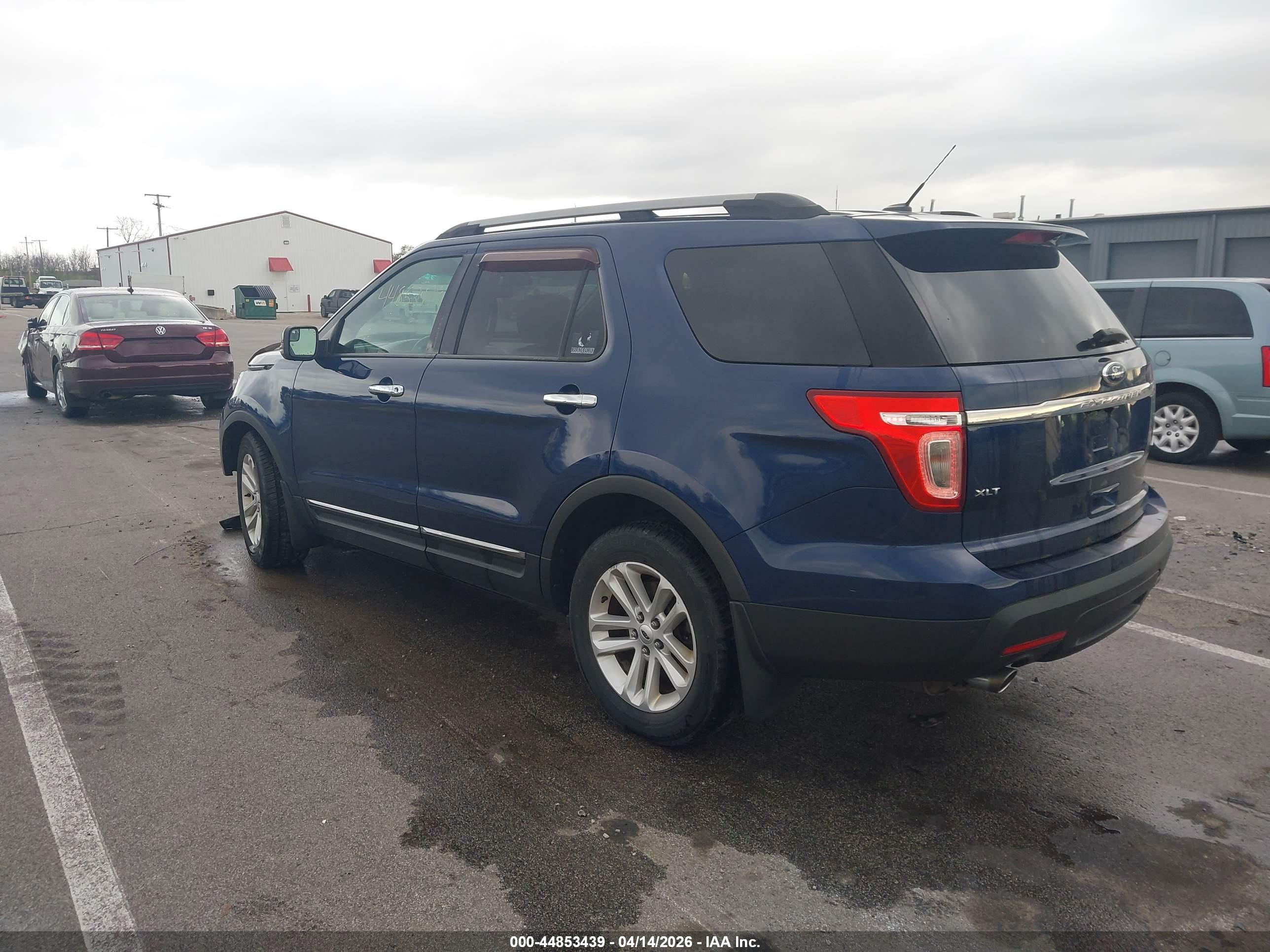 FORD EXPLORER image 3