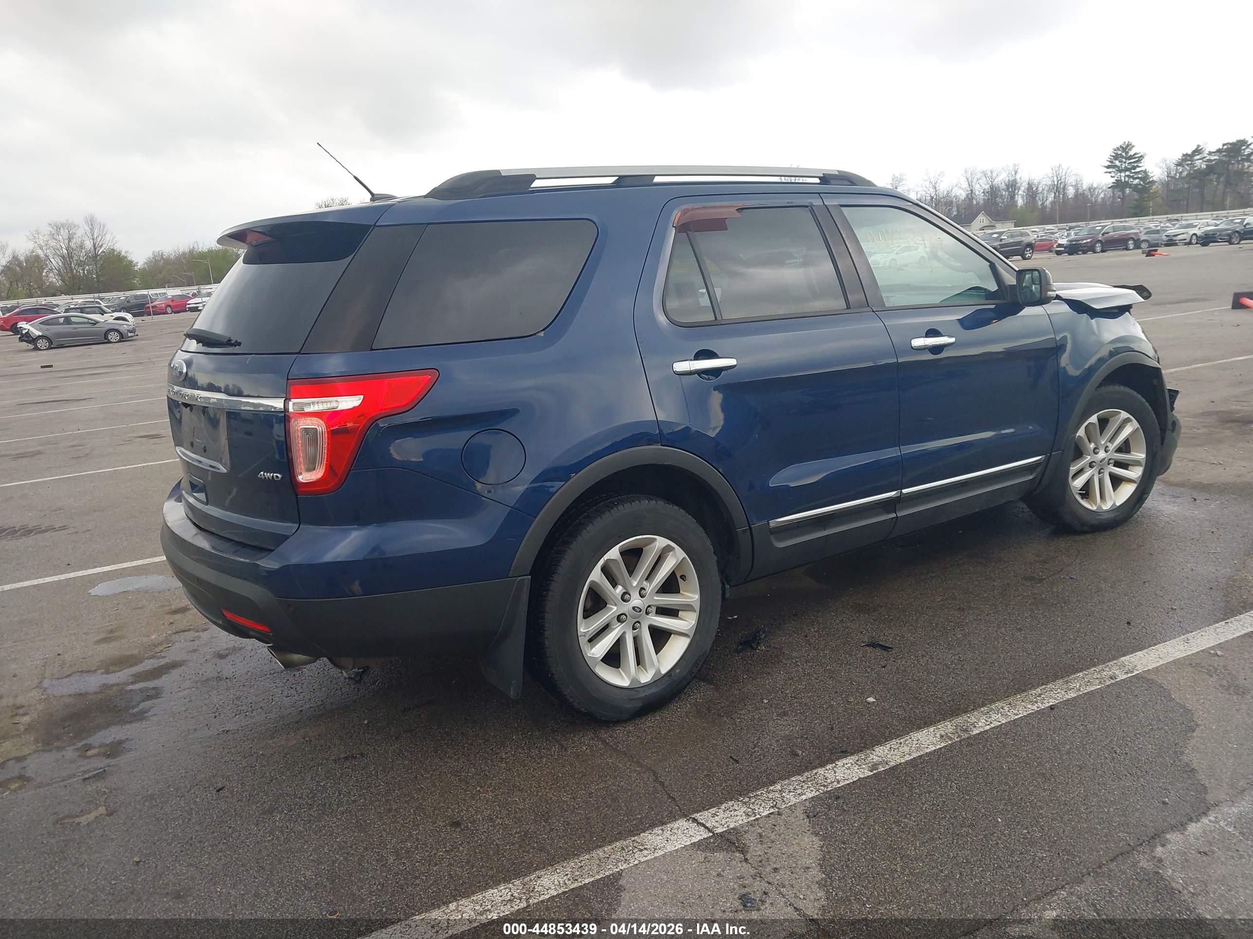 FORD EXPLORER image 4