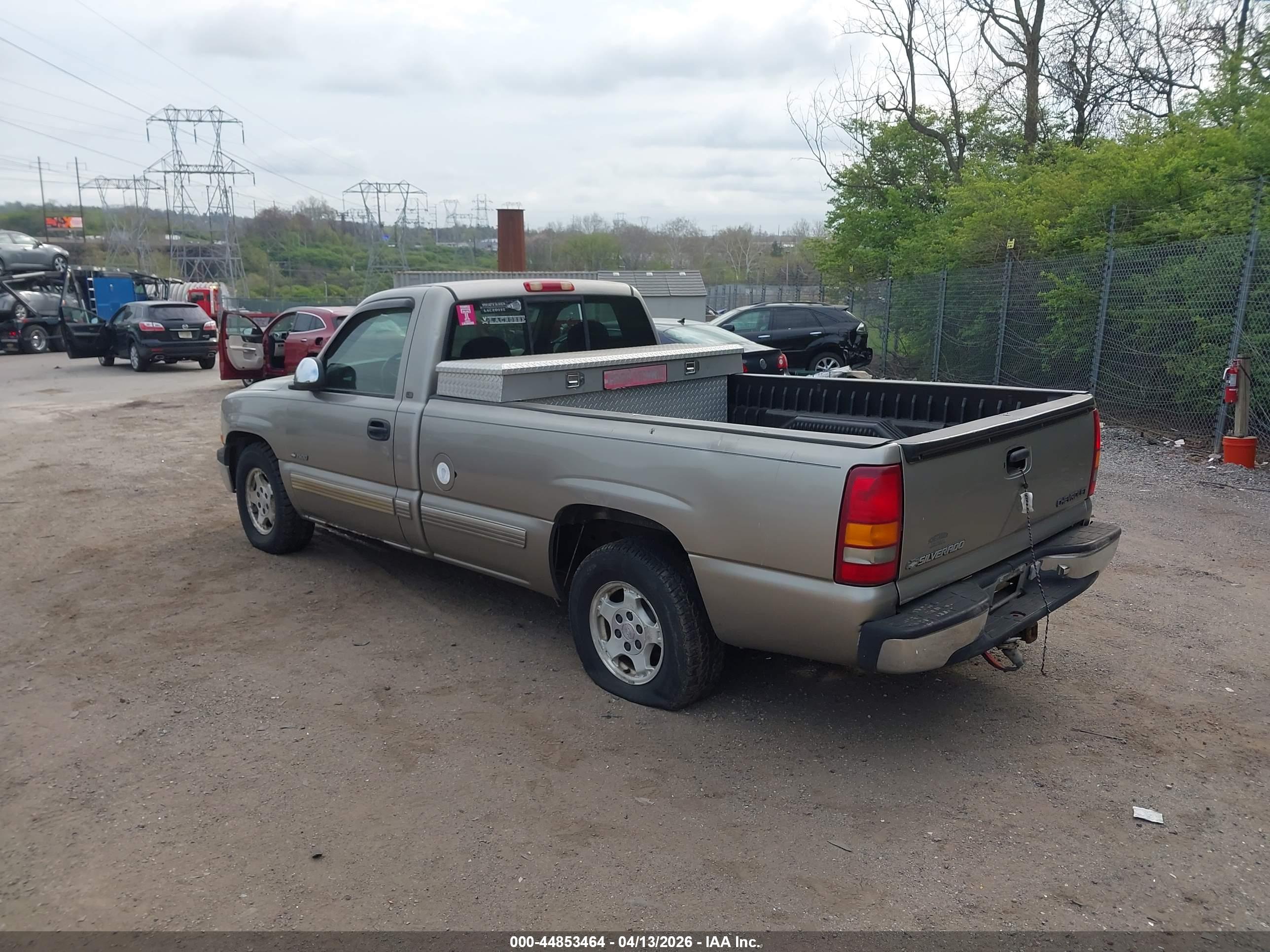 CHEVROLET SILVERADO image 3