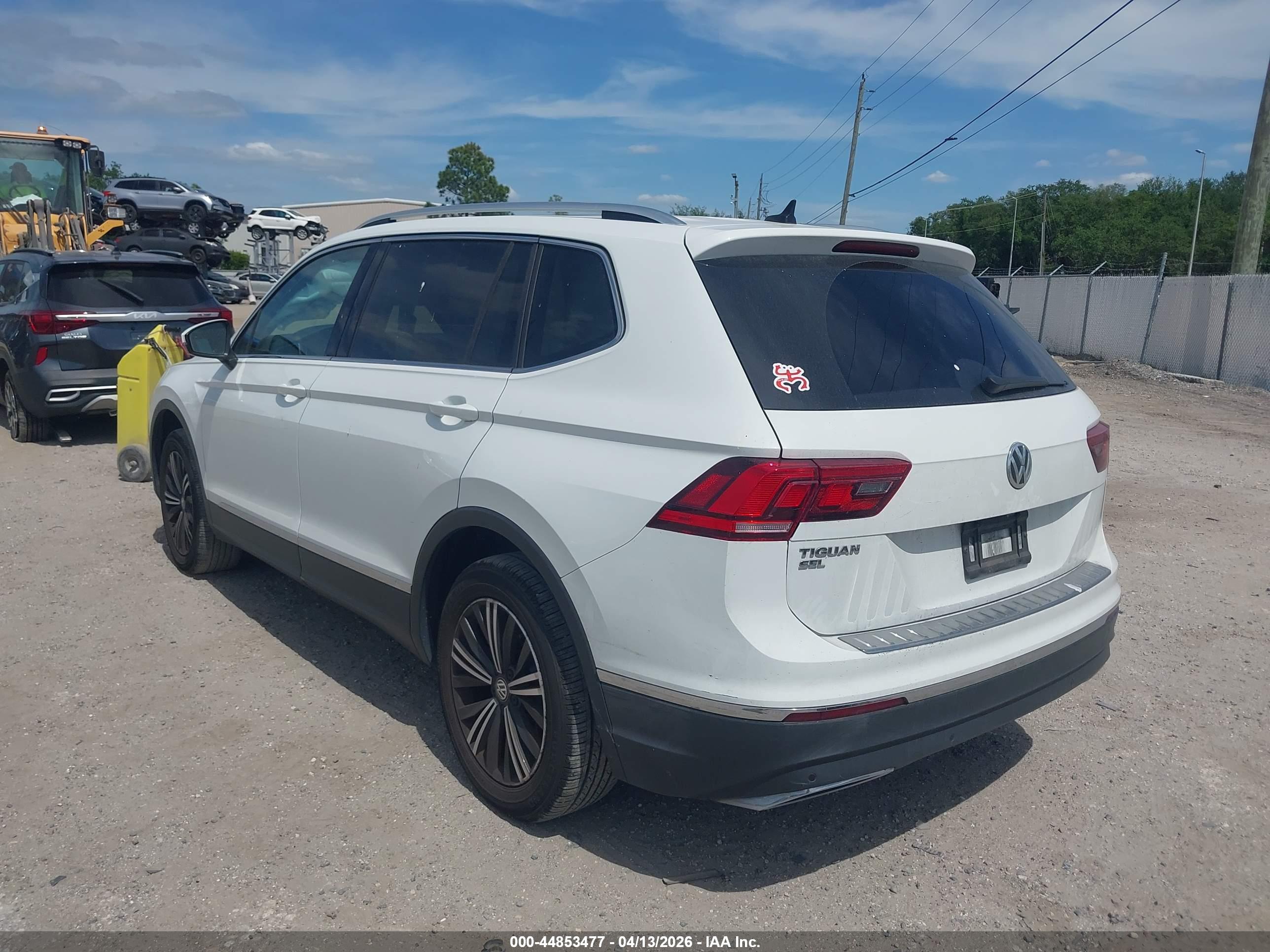 VOLKSWAGEN TIGUAN image 3